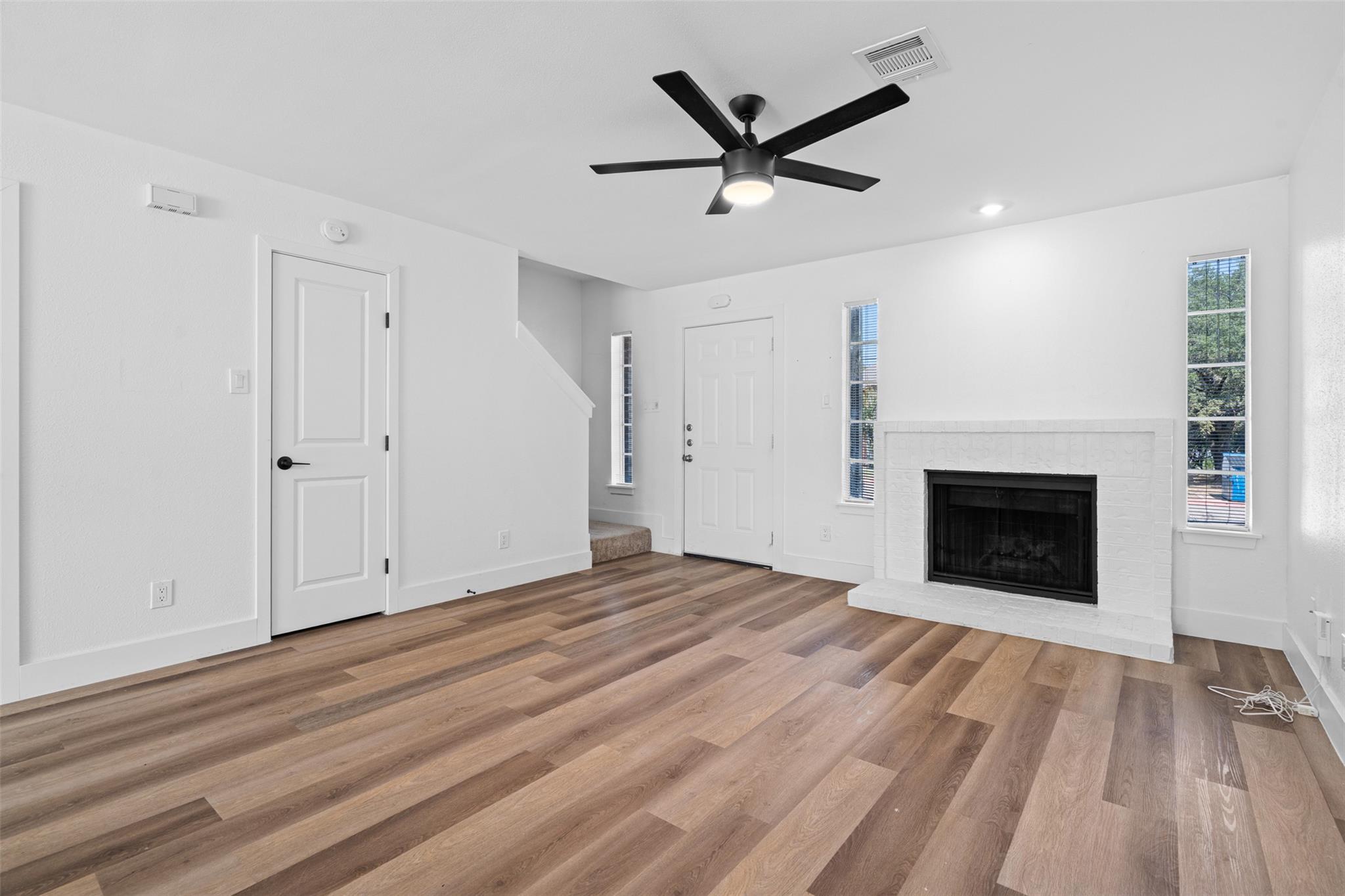 1810 River Crossing Cir # B, Austin, TX 78741