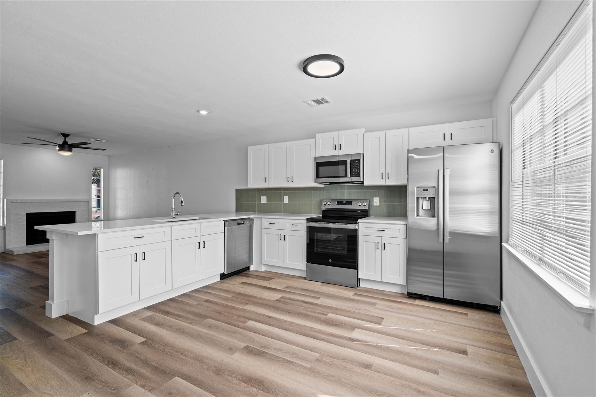 1810 River Crossing Cir # B, Austin, TX 78741