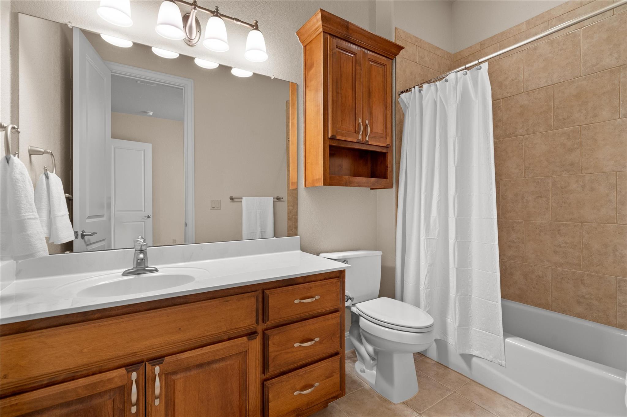 17109 Northlake Hills Dr, Jonestown, TX 78645