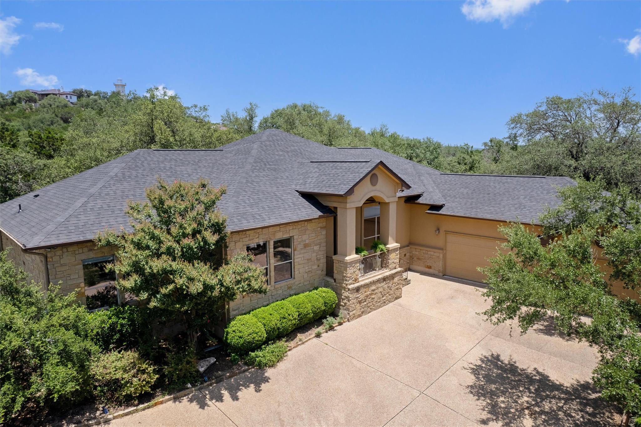 17109 Northlake Hills Dr, Jonestown, TX 78645