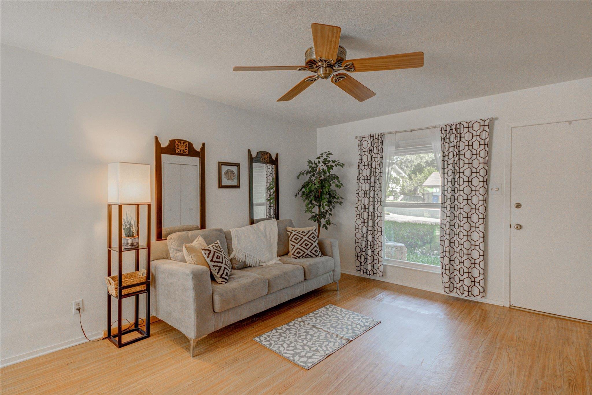 815 Hill Wood Dr, Austin, TX 78745