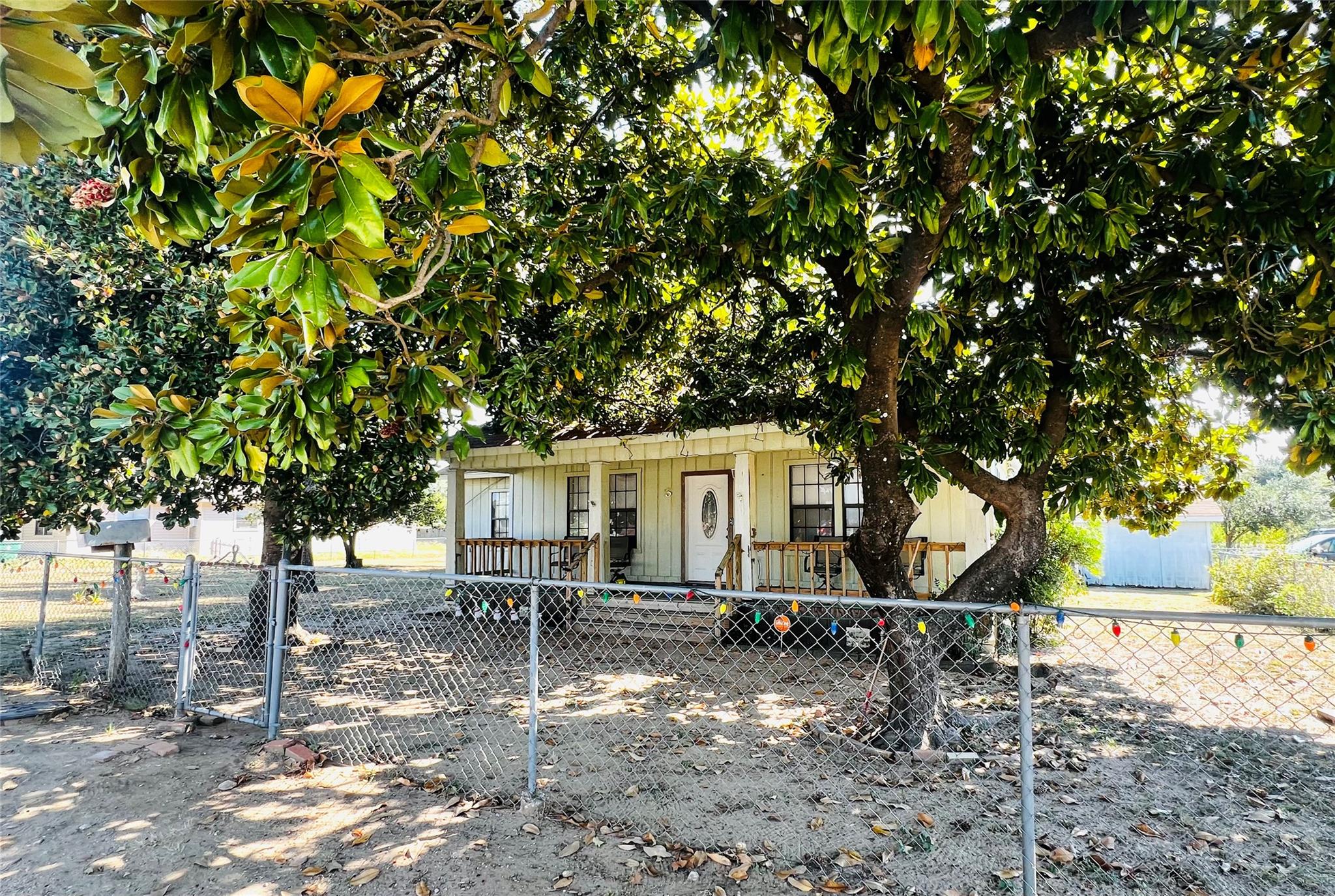 313 S Nolan Ave, Cameron, TX 76520