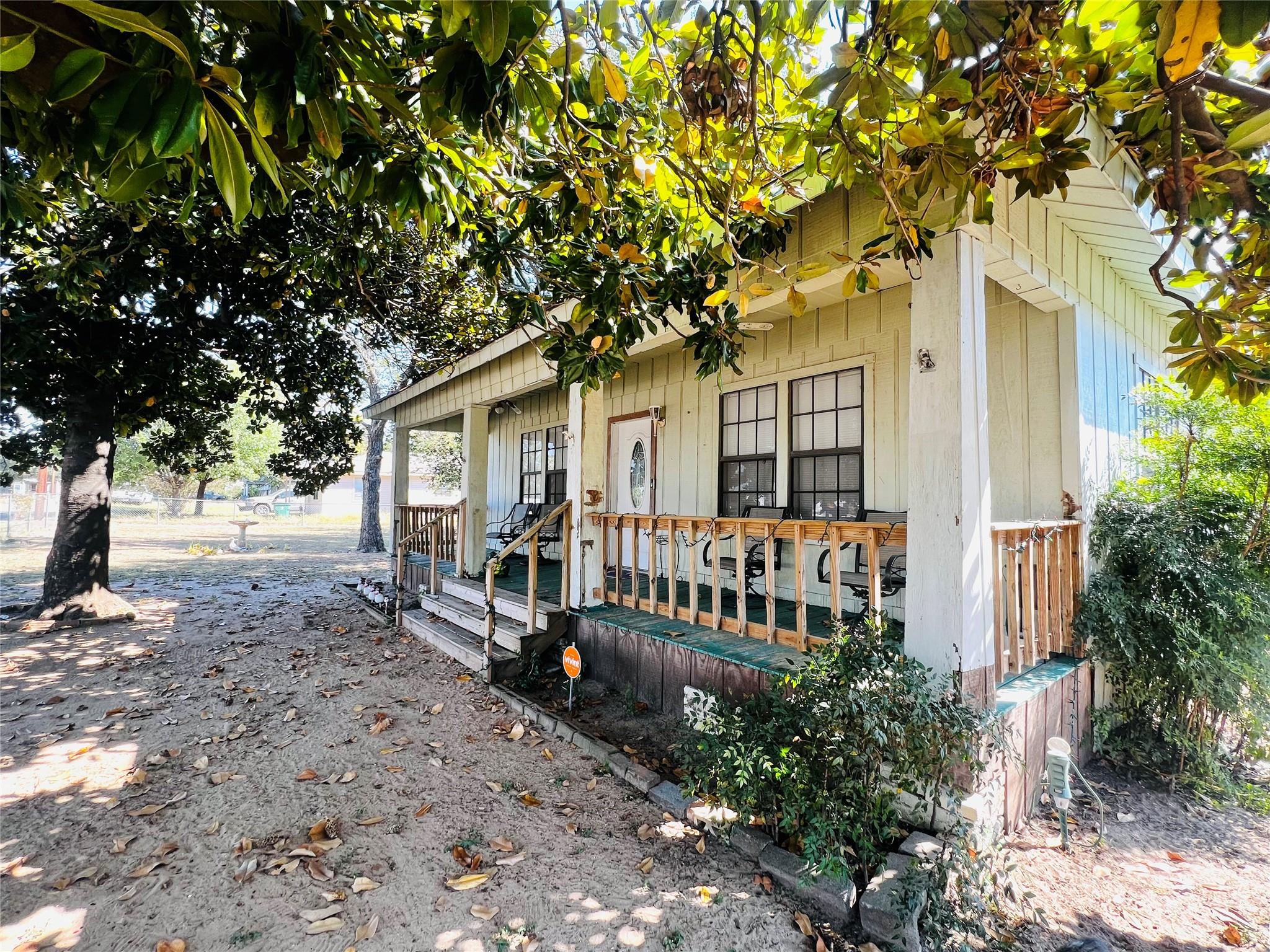 313 S Nolan Ave, Cameron, TX 76520