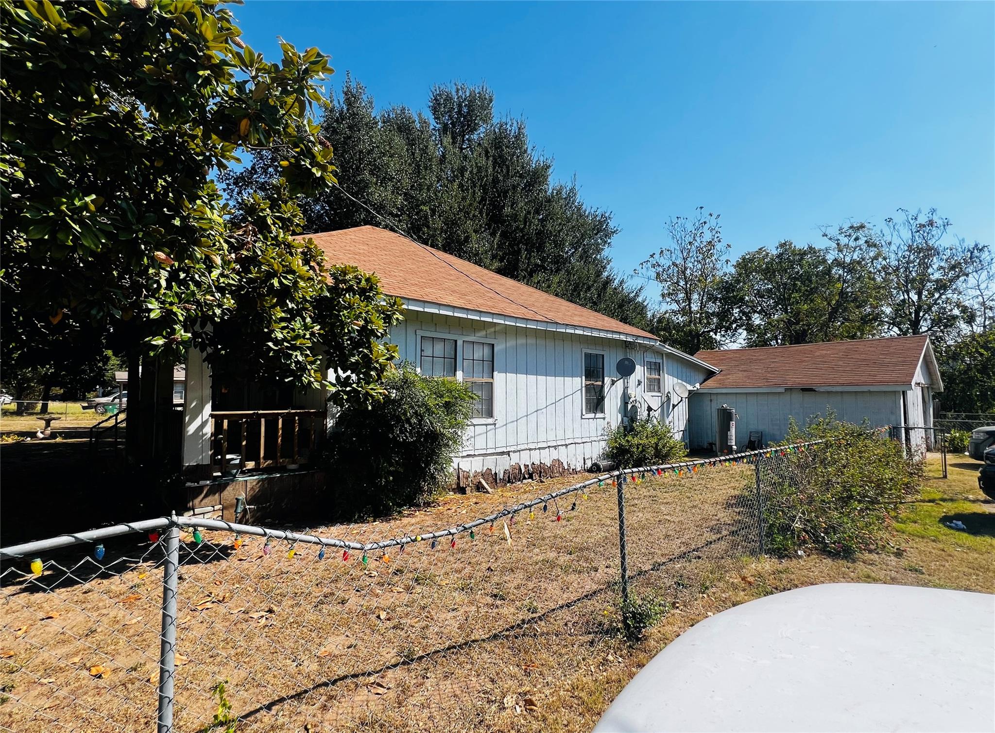 313 S Nolan Ave, Cameron, TX 76520