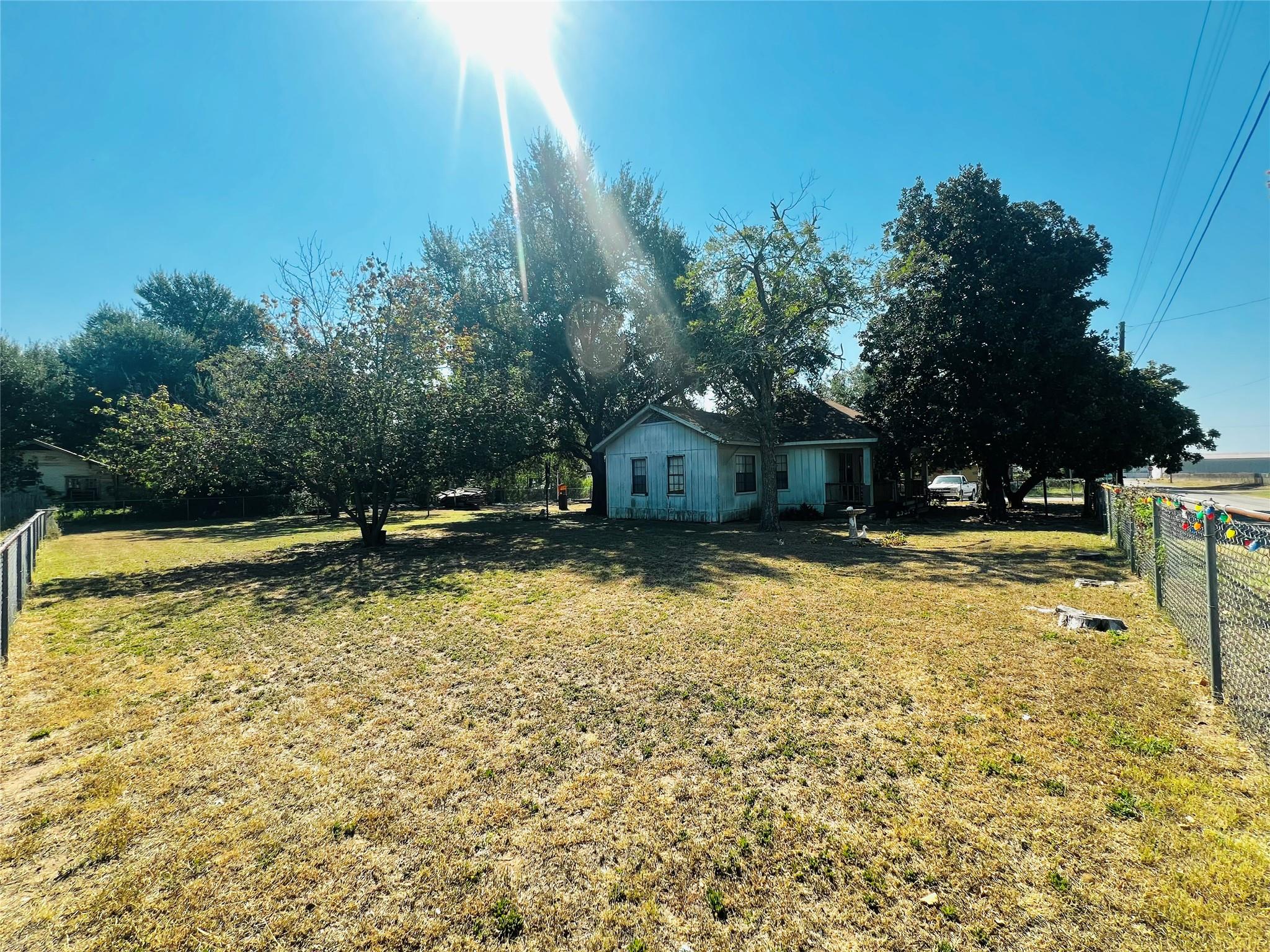 313 S Nolan Ave, Cameron, TX 76520