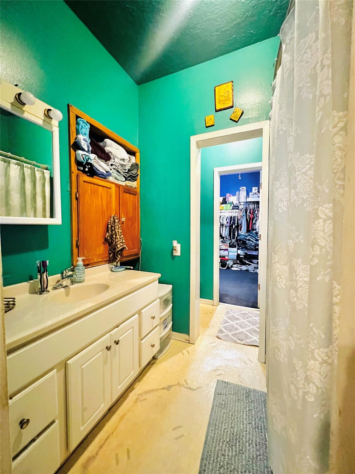 313 S Nolan Ave, Cameron, TX 76520