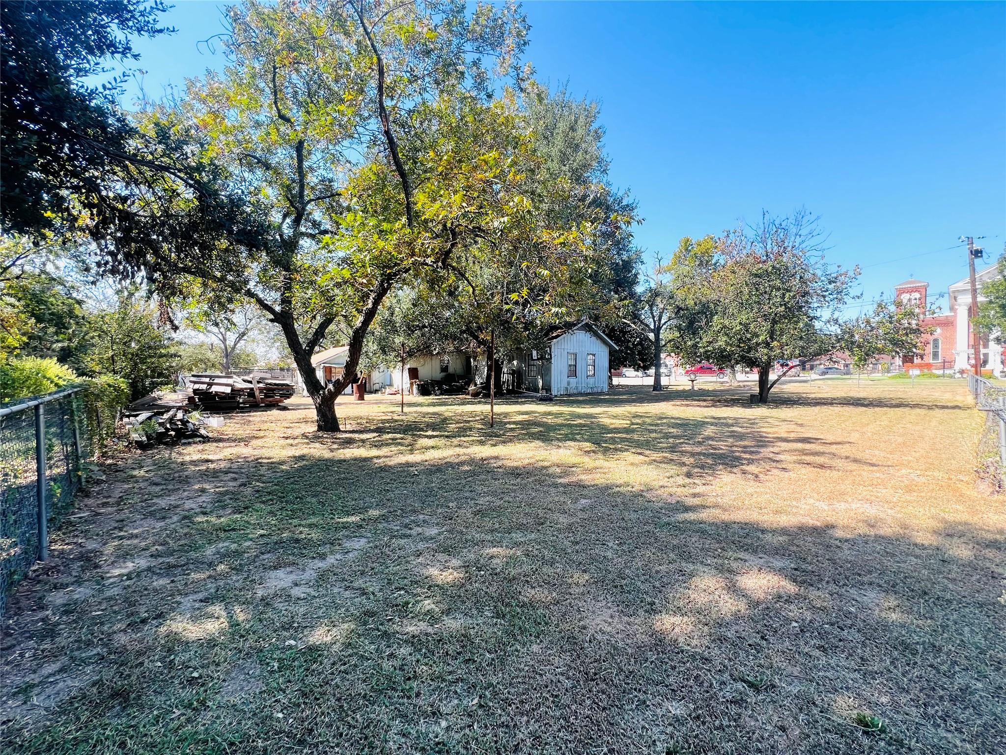 313 S Nolan Ave, Cameron, TX 76520