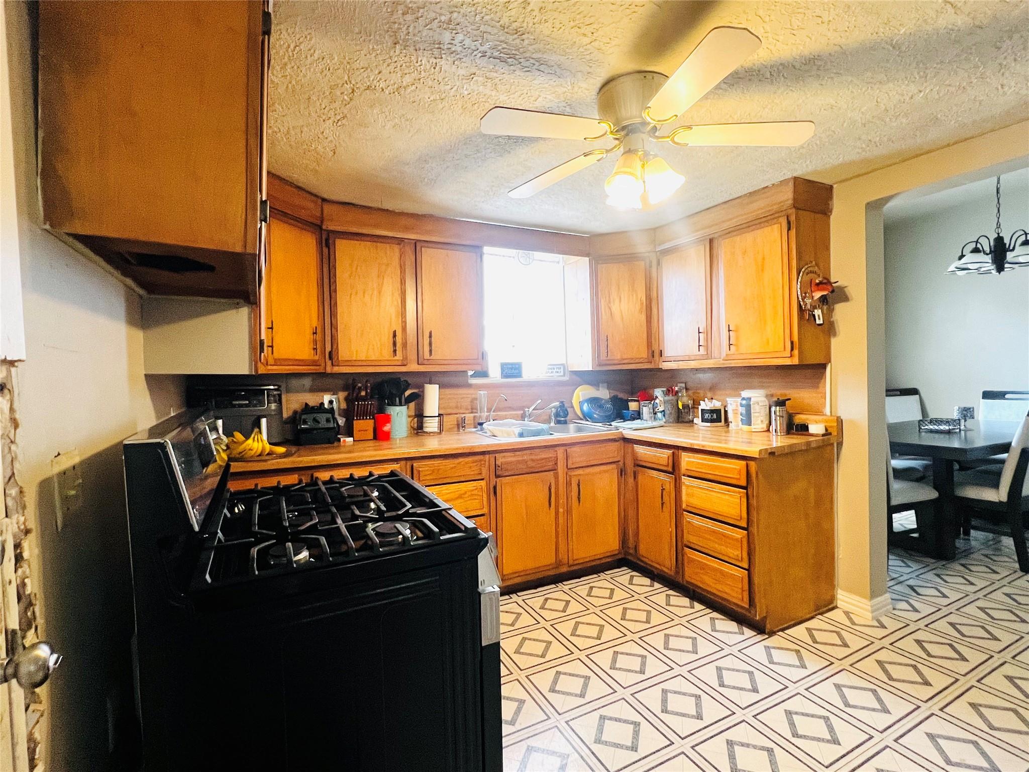 313 S Nolan Ave, Cameron, TX 76520