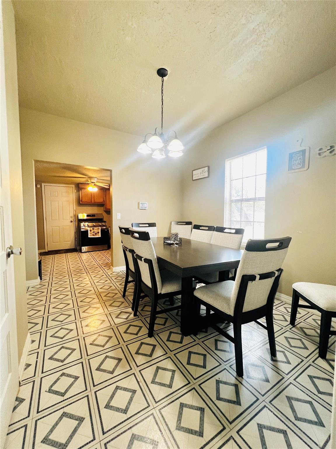 313 S Nolan Ave, Cameron, TX 76520