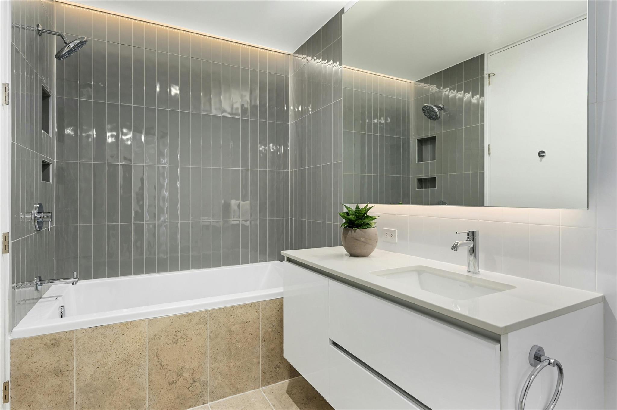 313 W 17th St # 2204, Austin, TX 78701