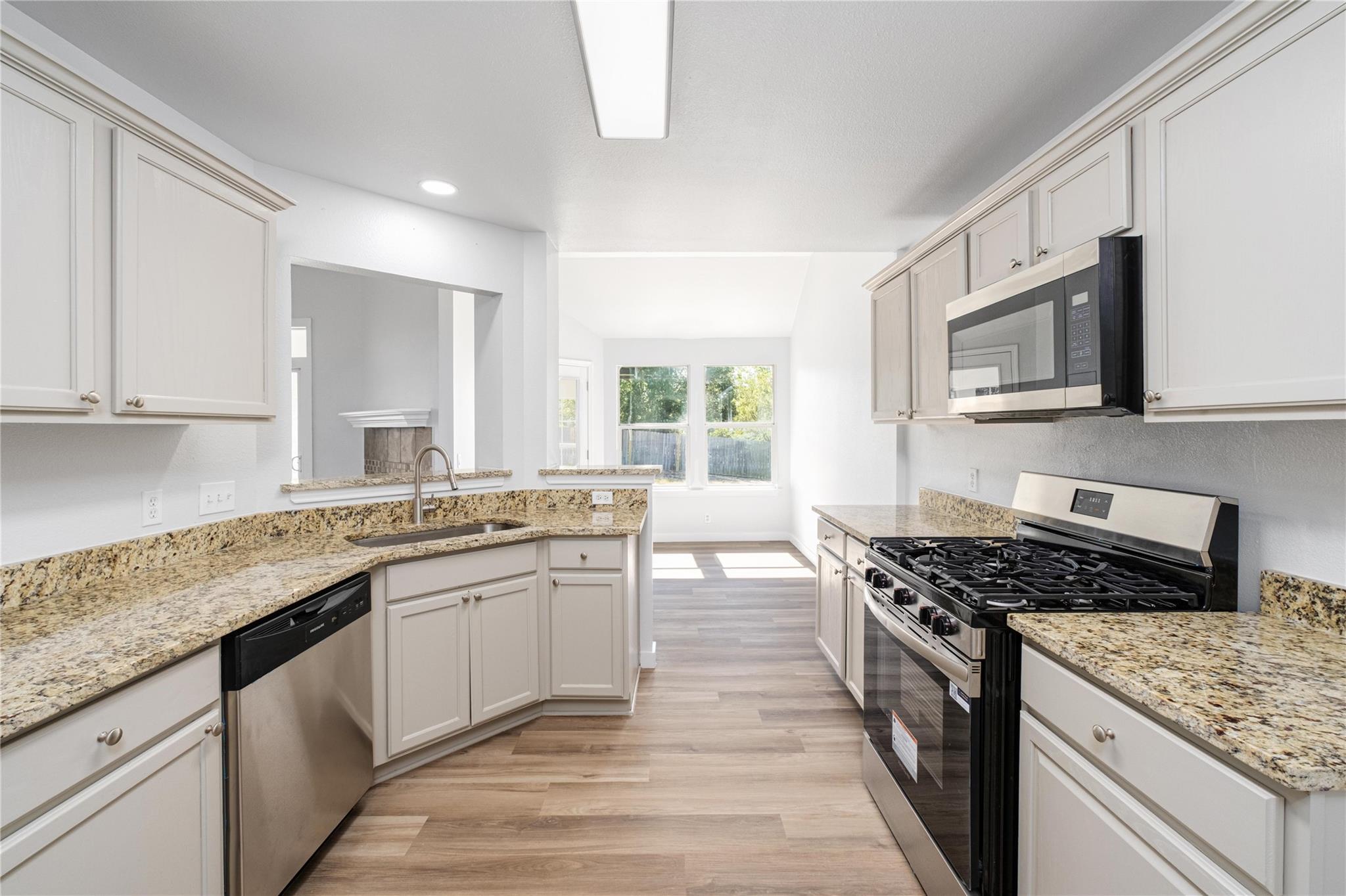 100 Steel Lake Dr, Kyle, TX 78640