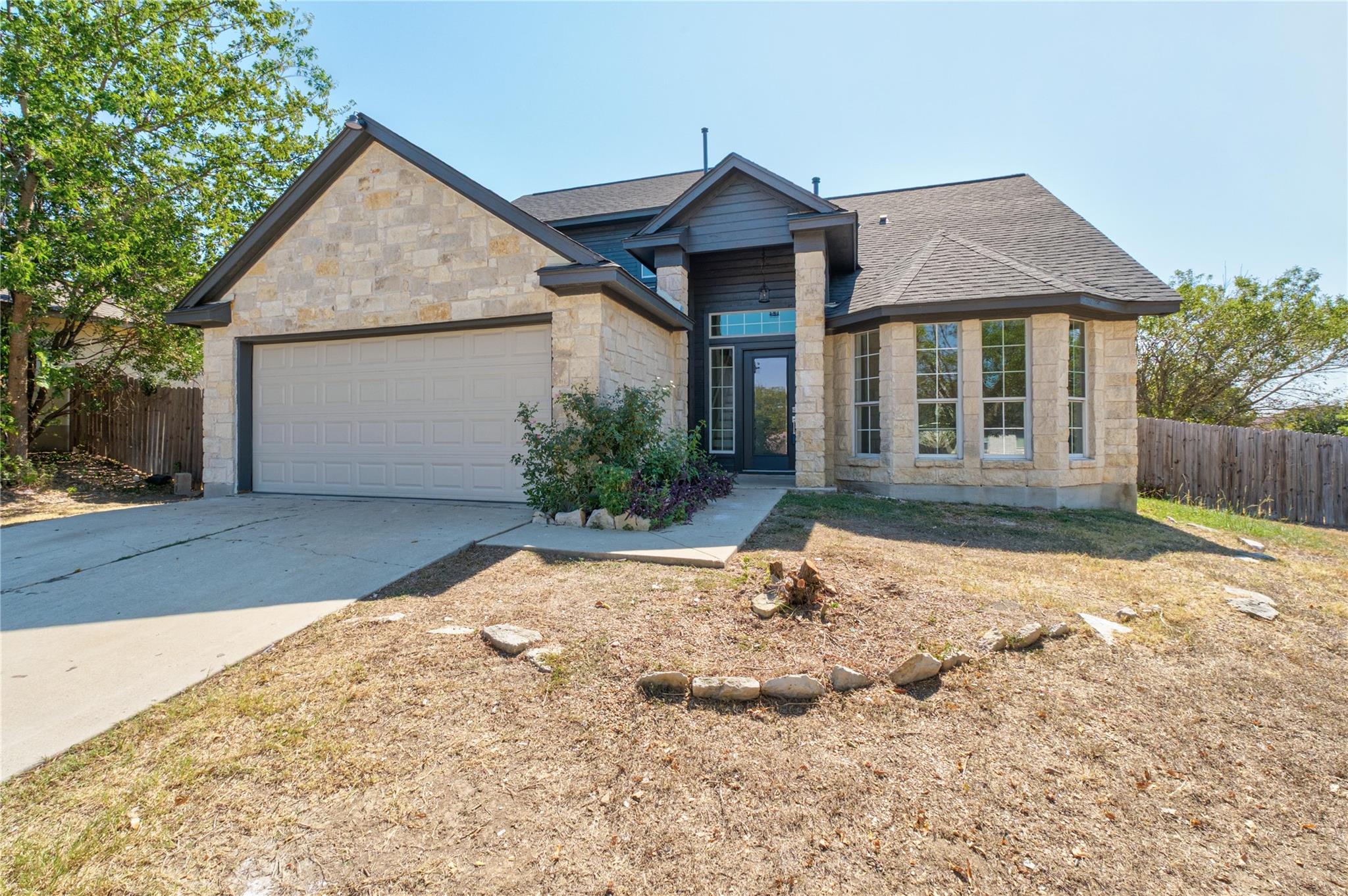 100 Steel Lake Dr, Kyle, TX 78640