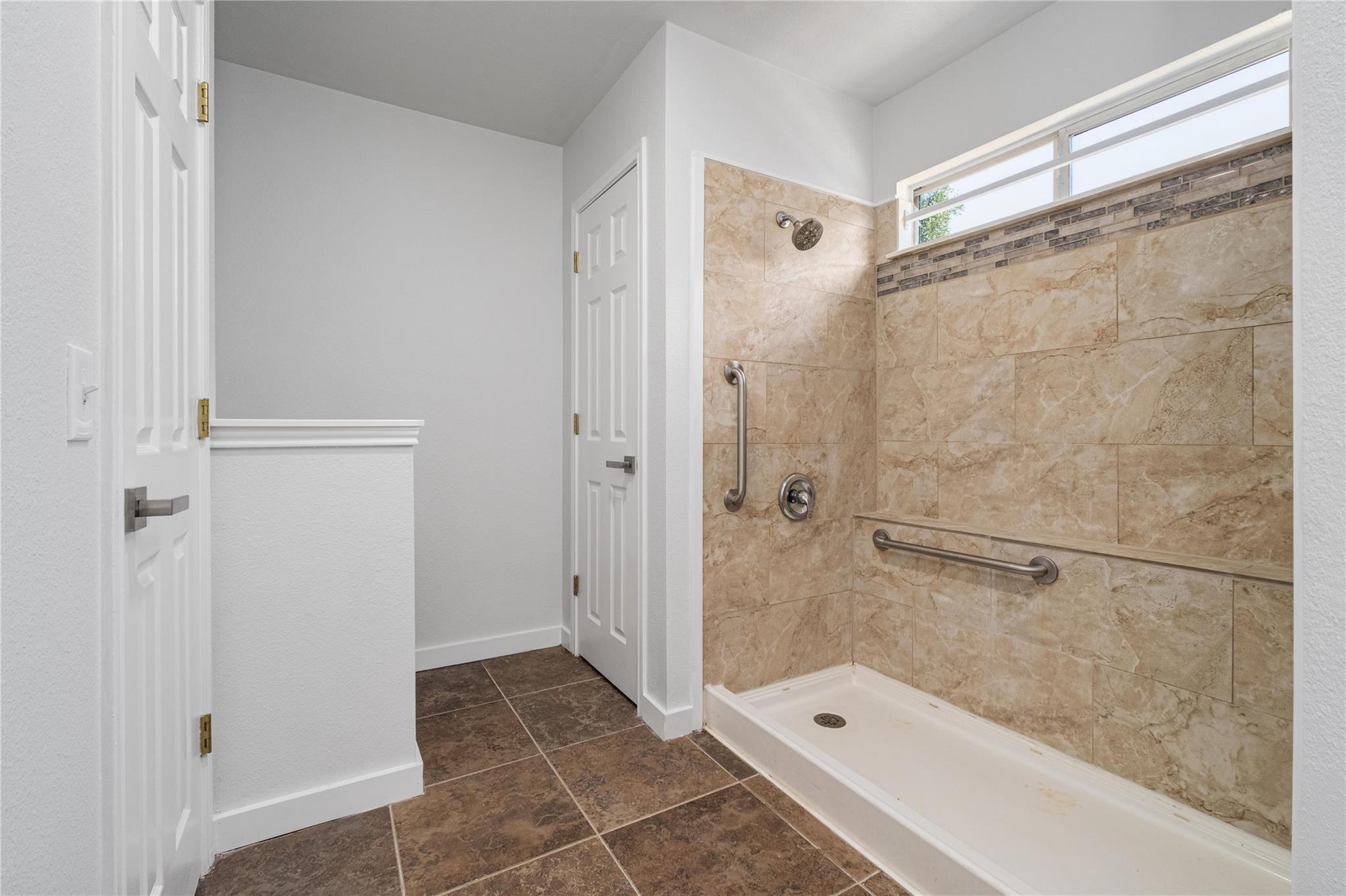 100 Steel Lake Dr, Kyle, TX 78640