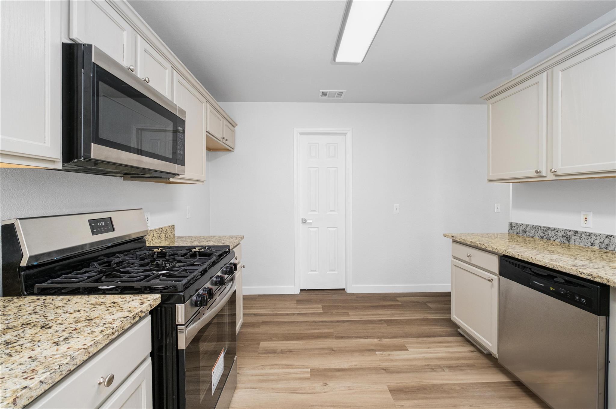 100 Steel Lake Dr, Kyle, TX 78640