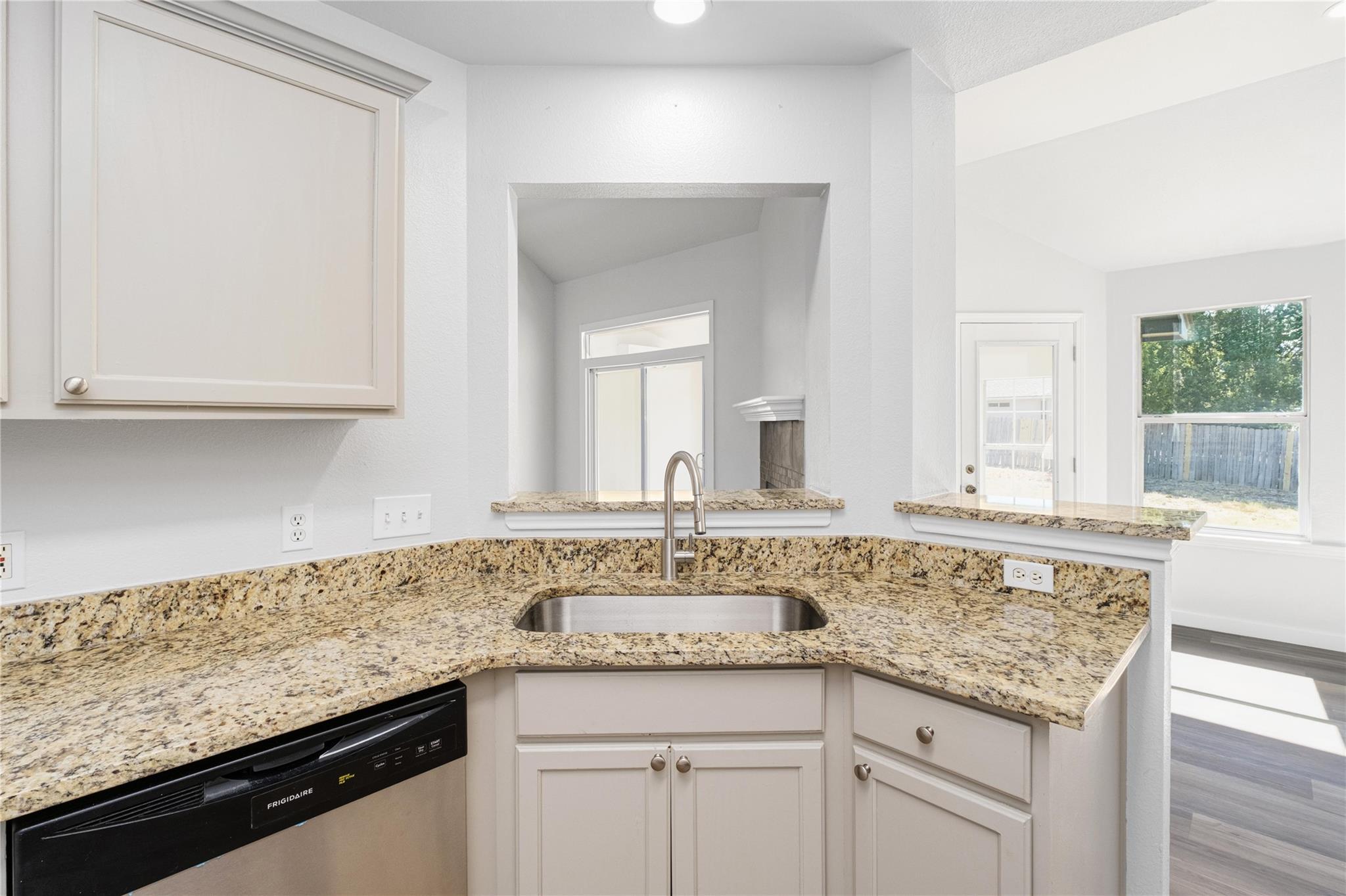 100 Steel Lake Dr, Kyle, TX 78640