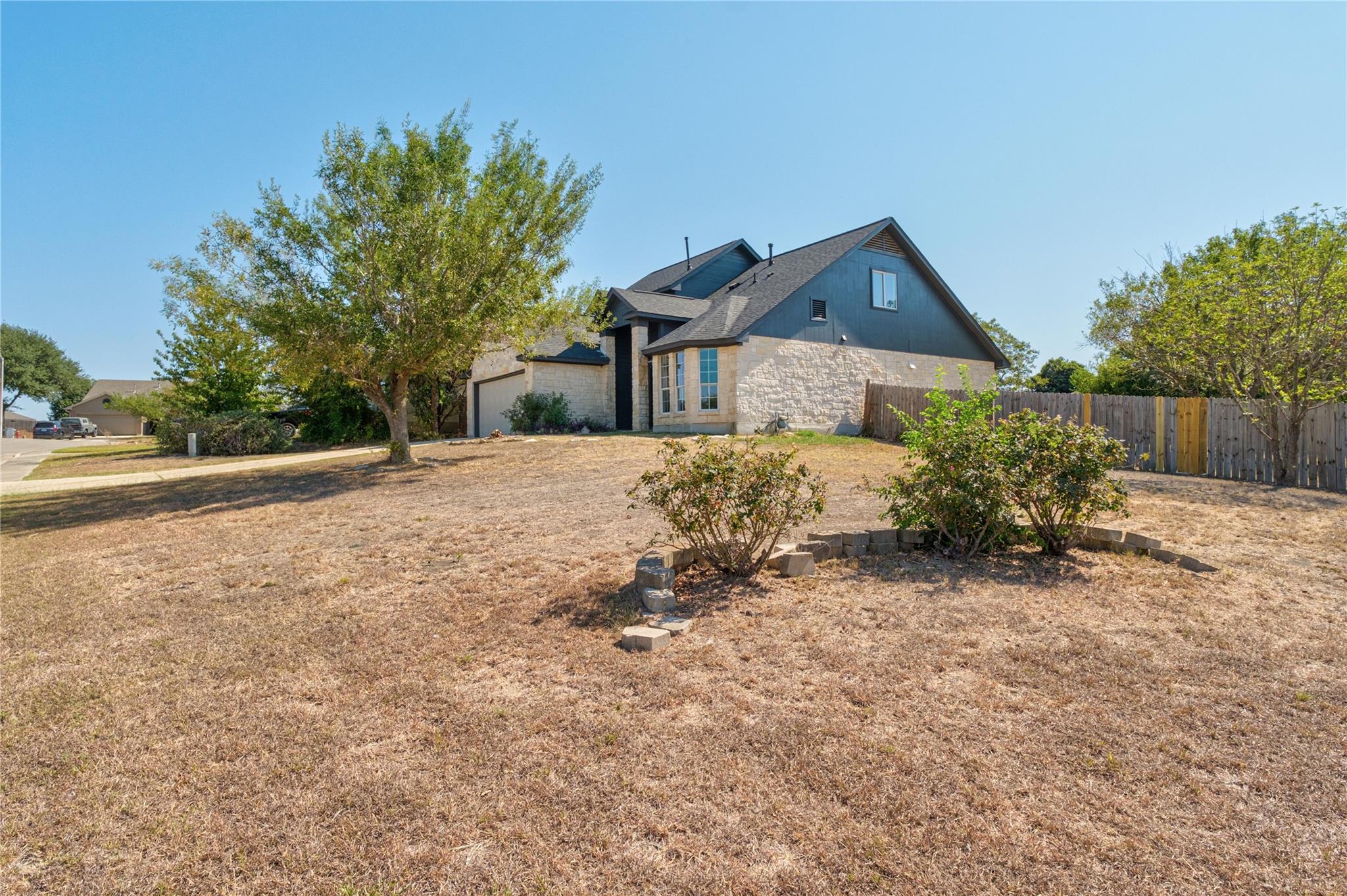 100 Steel Lake Dr, Kyle, TX 78640