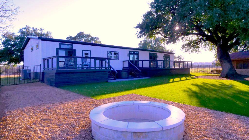 1115 County Road 414, Spicewood, TX 78669