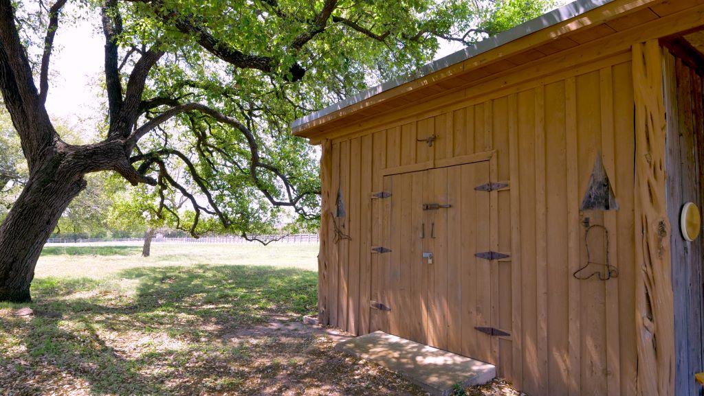 1115 County Road 414, Spicewood, TX 78669