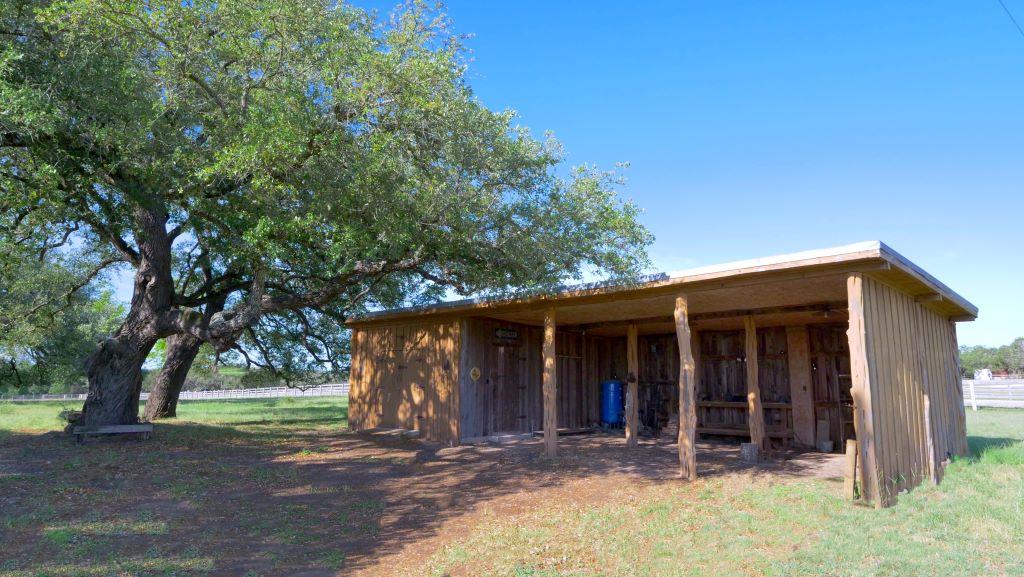 1115 County Road 414, Spicewood, TX 78669