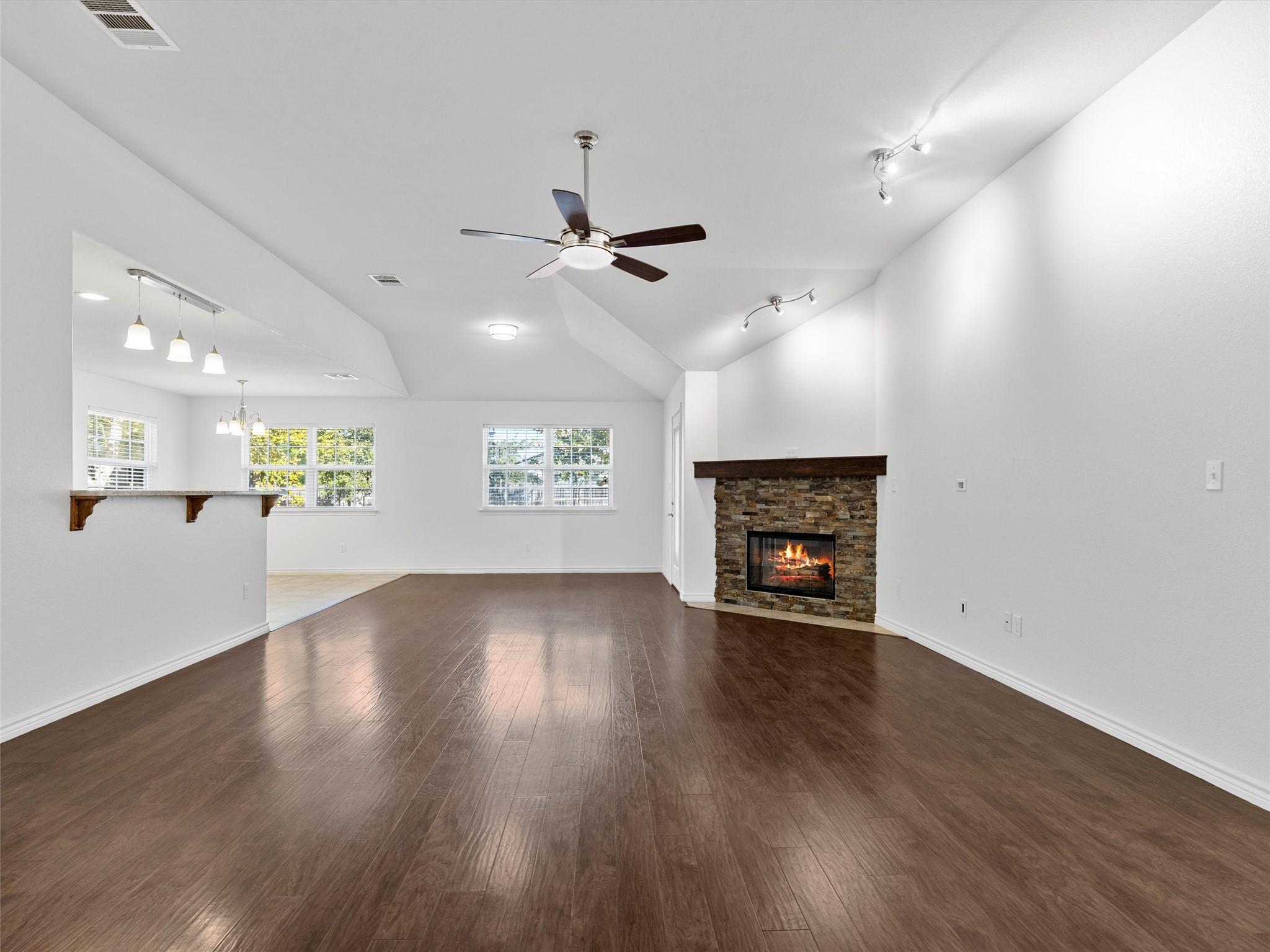 102 N. Bob White Dr, Paige, TX 78659