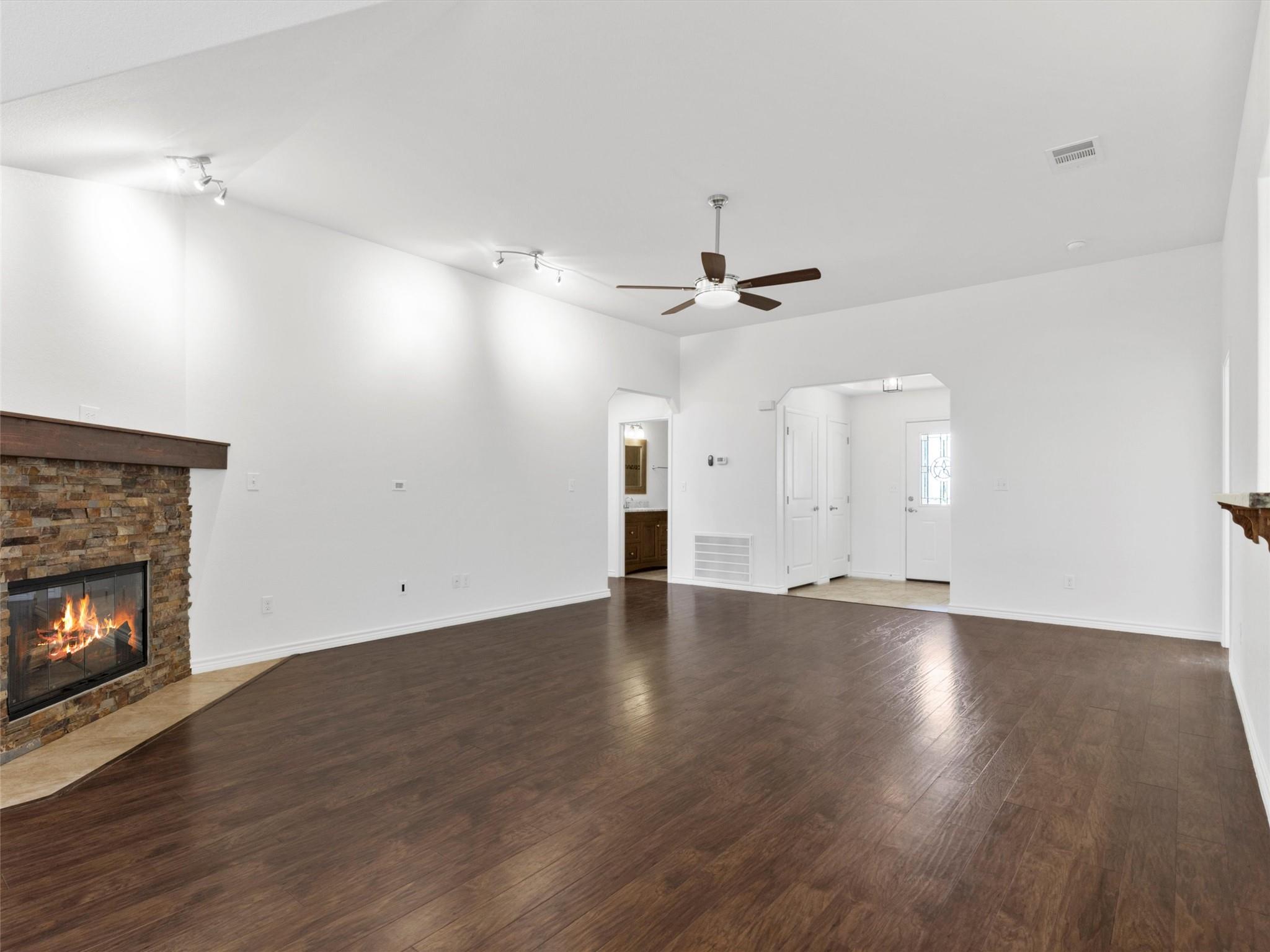 102 N. Bob White Dr, Paige, TX 78659