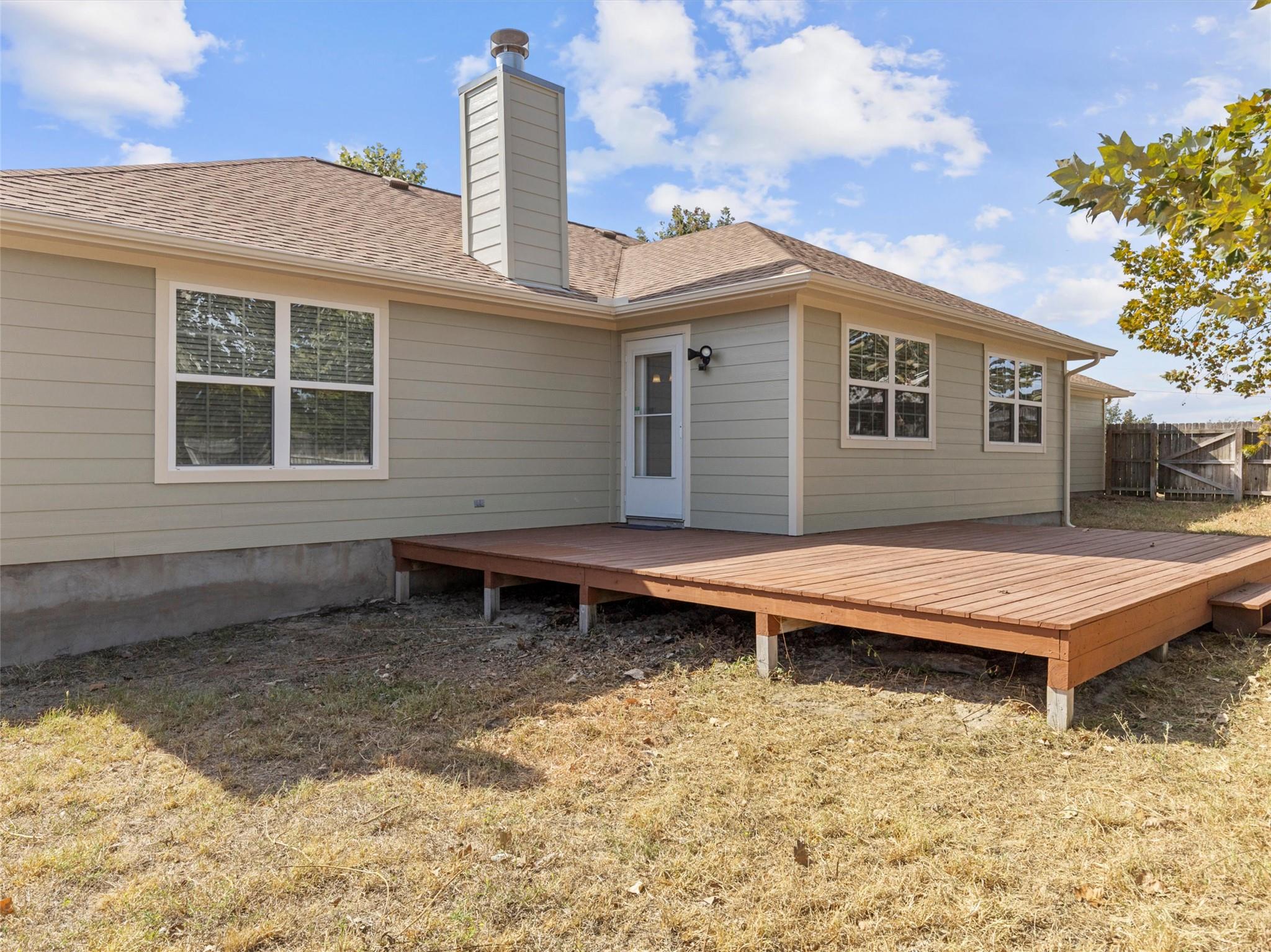 102 N. Bob White Dr, Paige, TX 78659