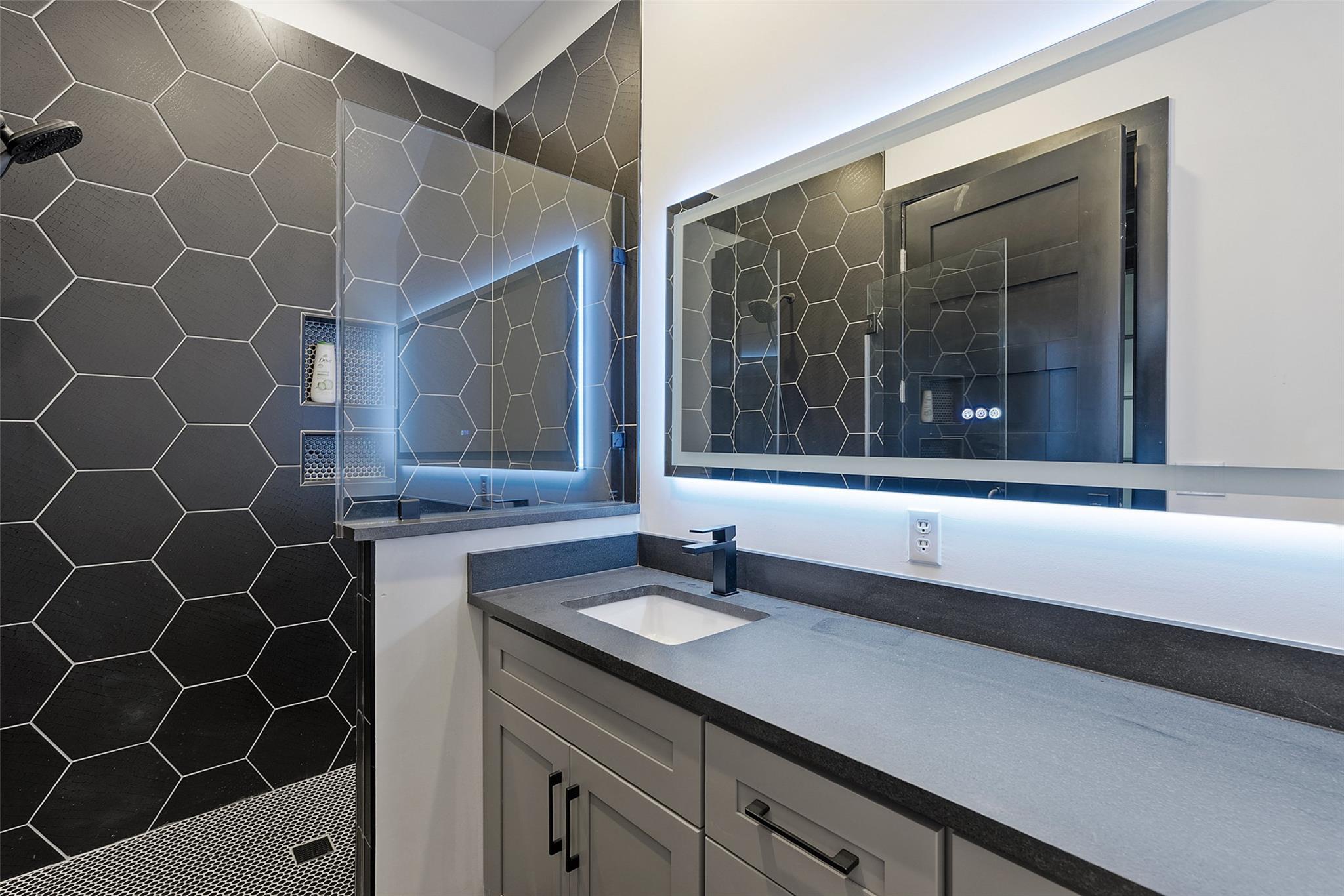 561 Broken Bit Trl, Dripping Springs, TX 78620