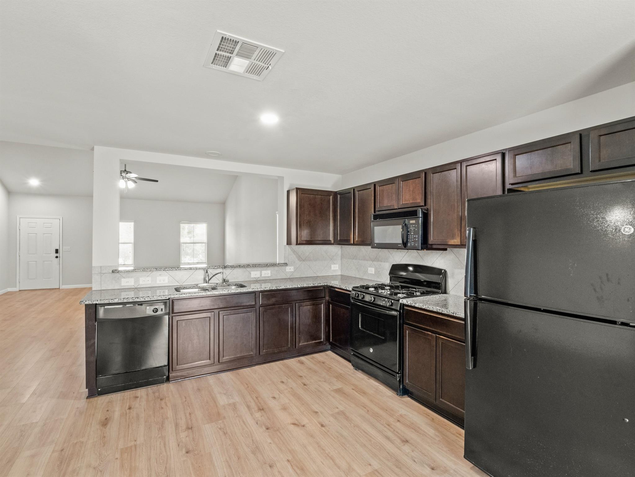 303 Camellia Dr, Hutto, TX 78634