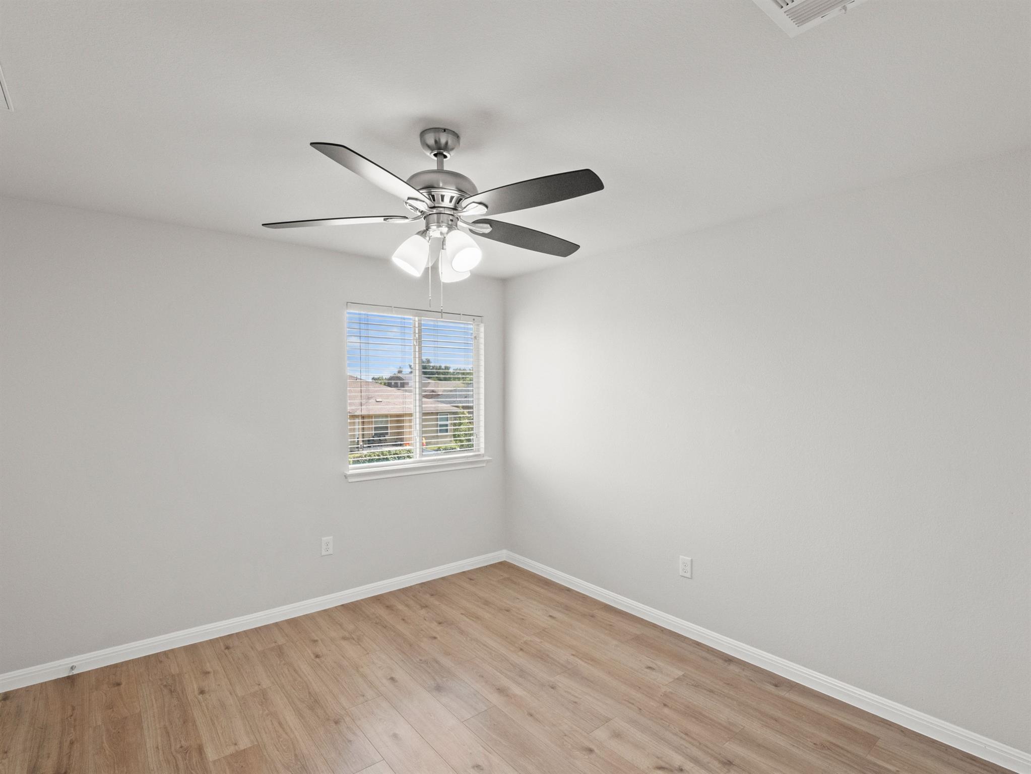 303 Camellia Dr, Hutto, TX 78634