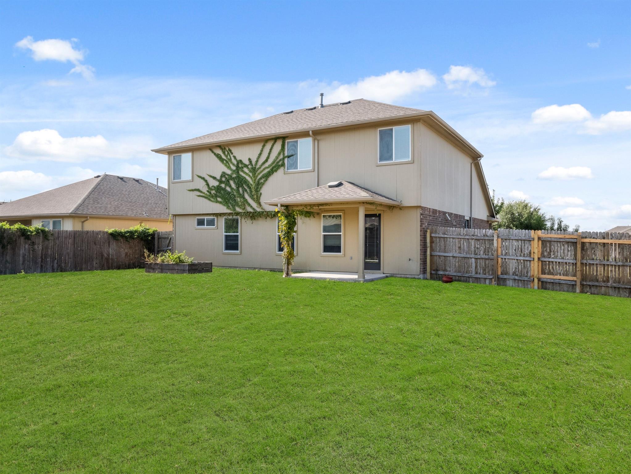 303 Camellia Dr, Hutto, TX 78634