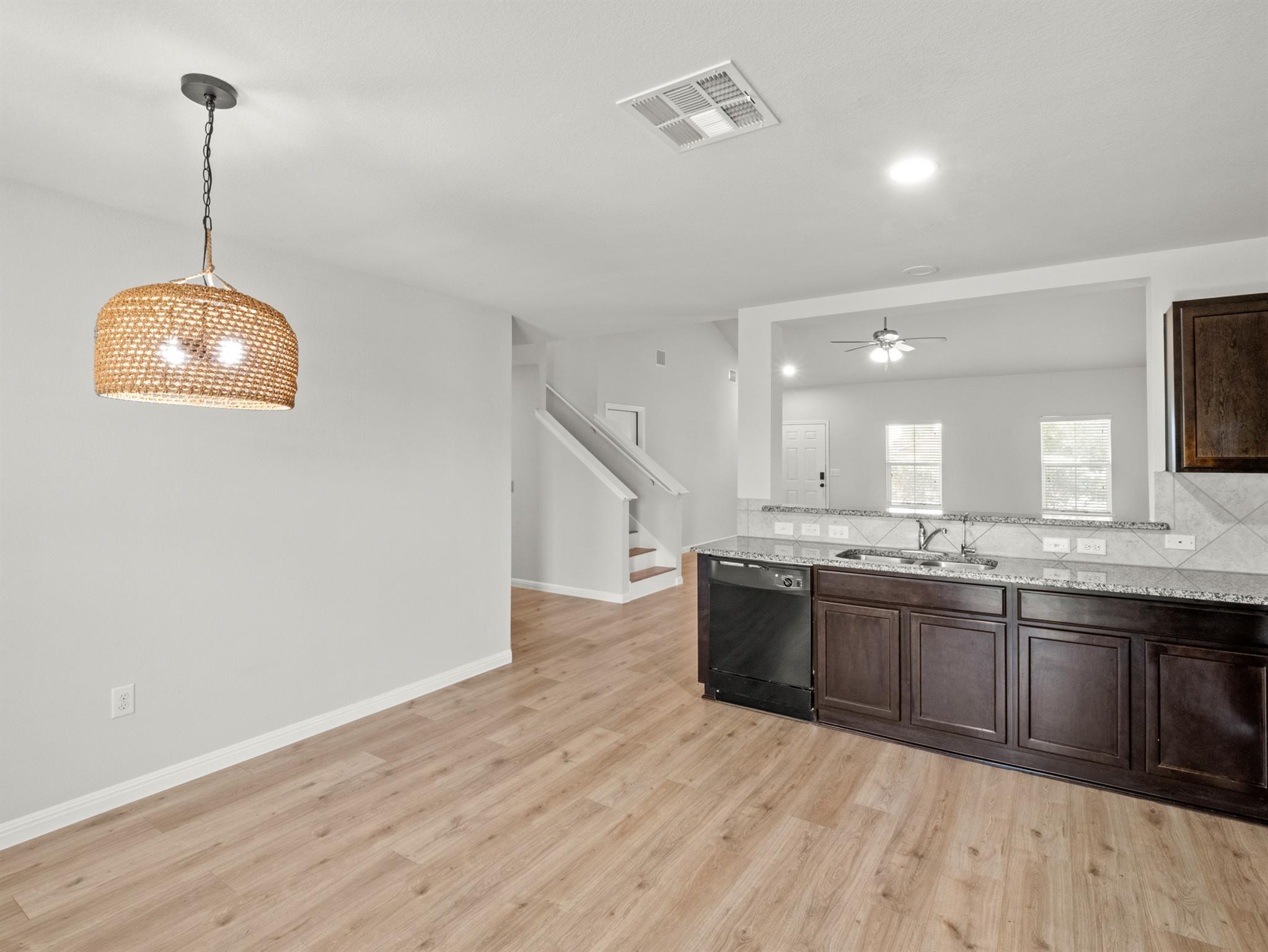 303 Camellia Dr, Hutto, TX 78634