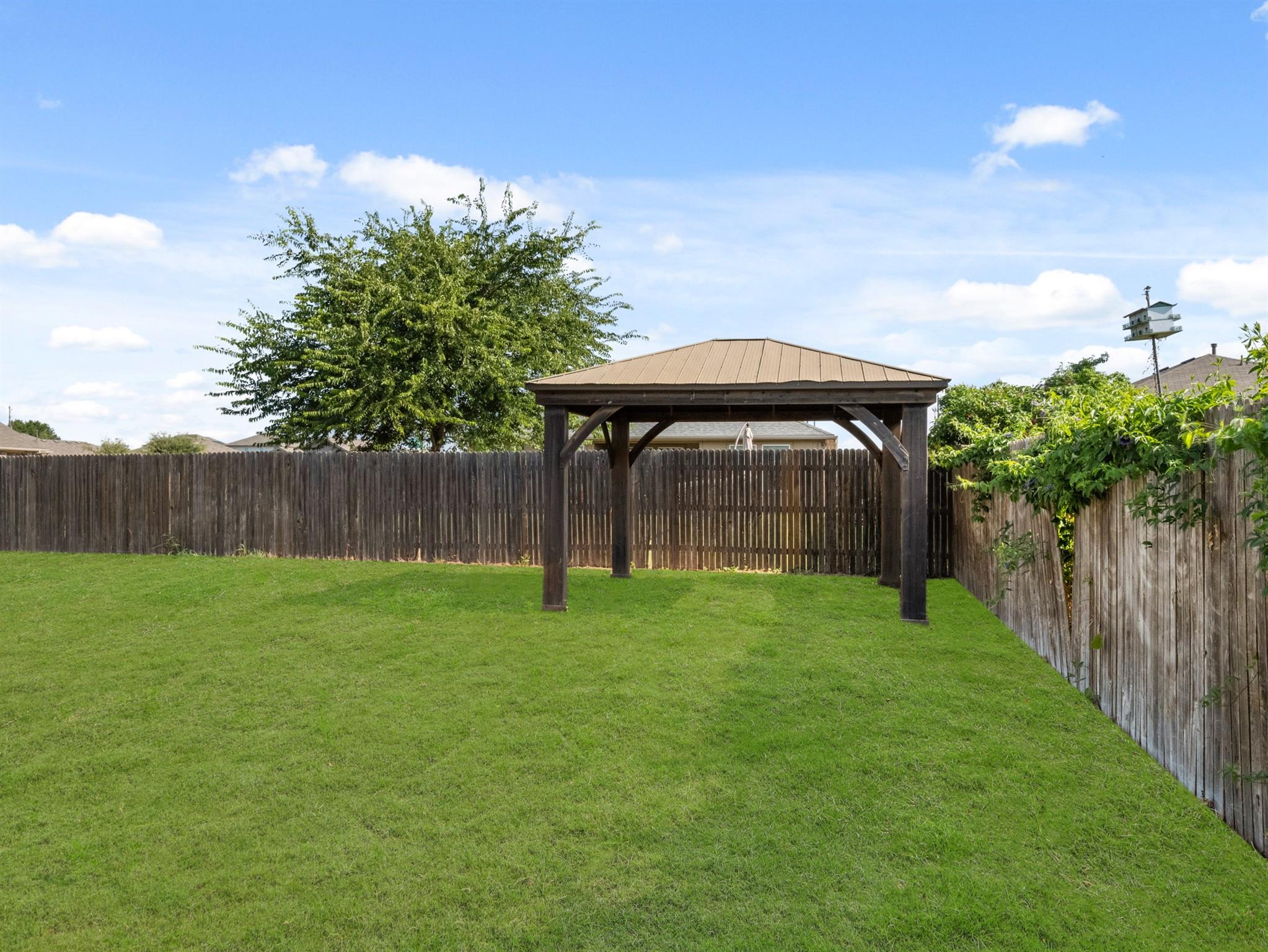 303 Camellia Dr, Hutto, TX 78634