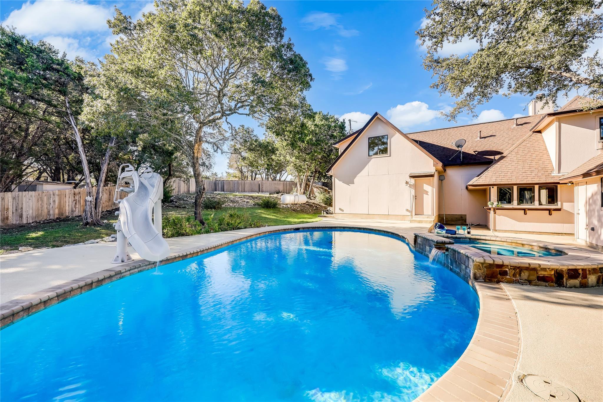 7608 White Oak Dr, Lago Vista, TX 78645