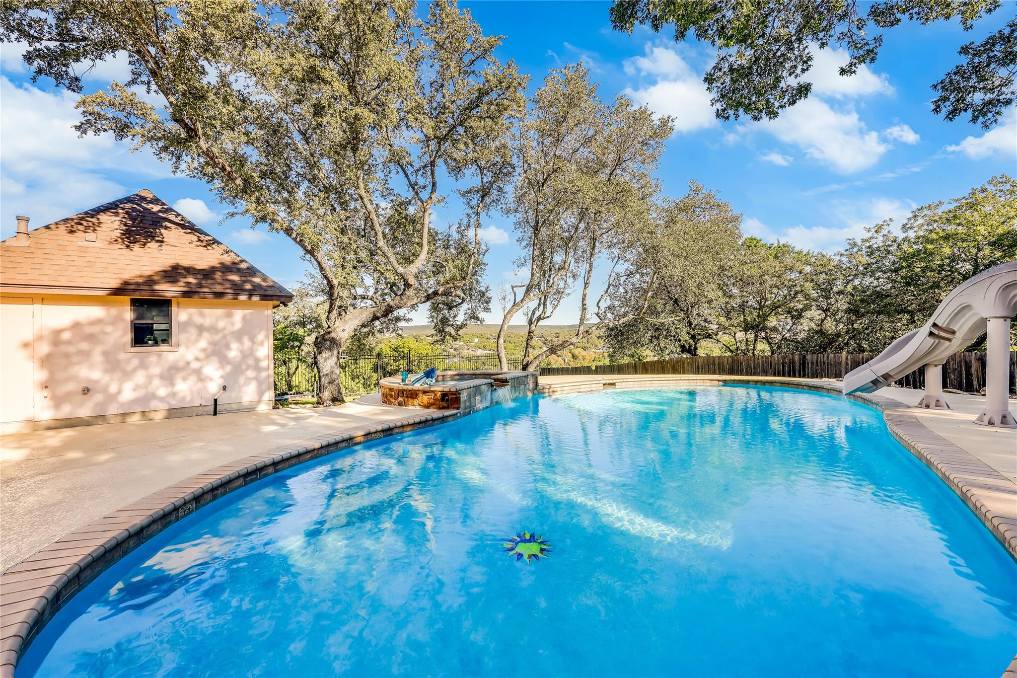 7608 White Oak Dr, Lago Vista, TX 78645