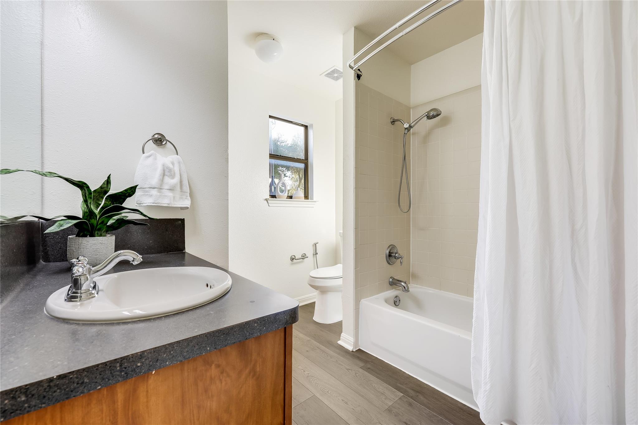 7608 White Oak Dr, Lago Vista, TX 78645