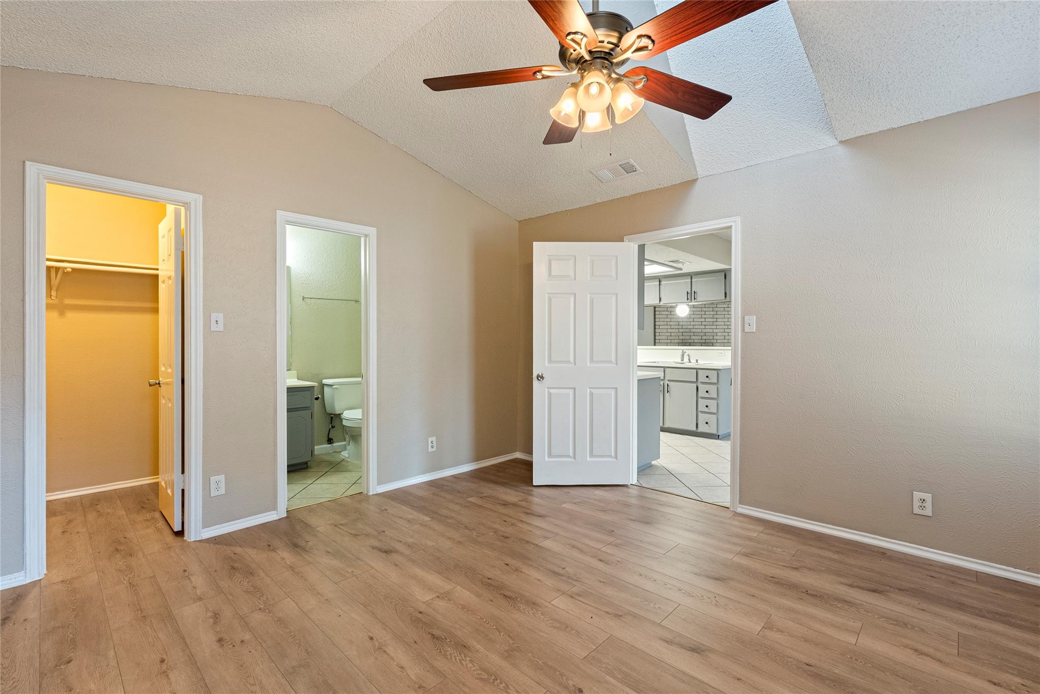 8703 Clear brook Trl # B, Austin, TX 78729