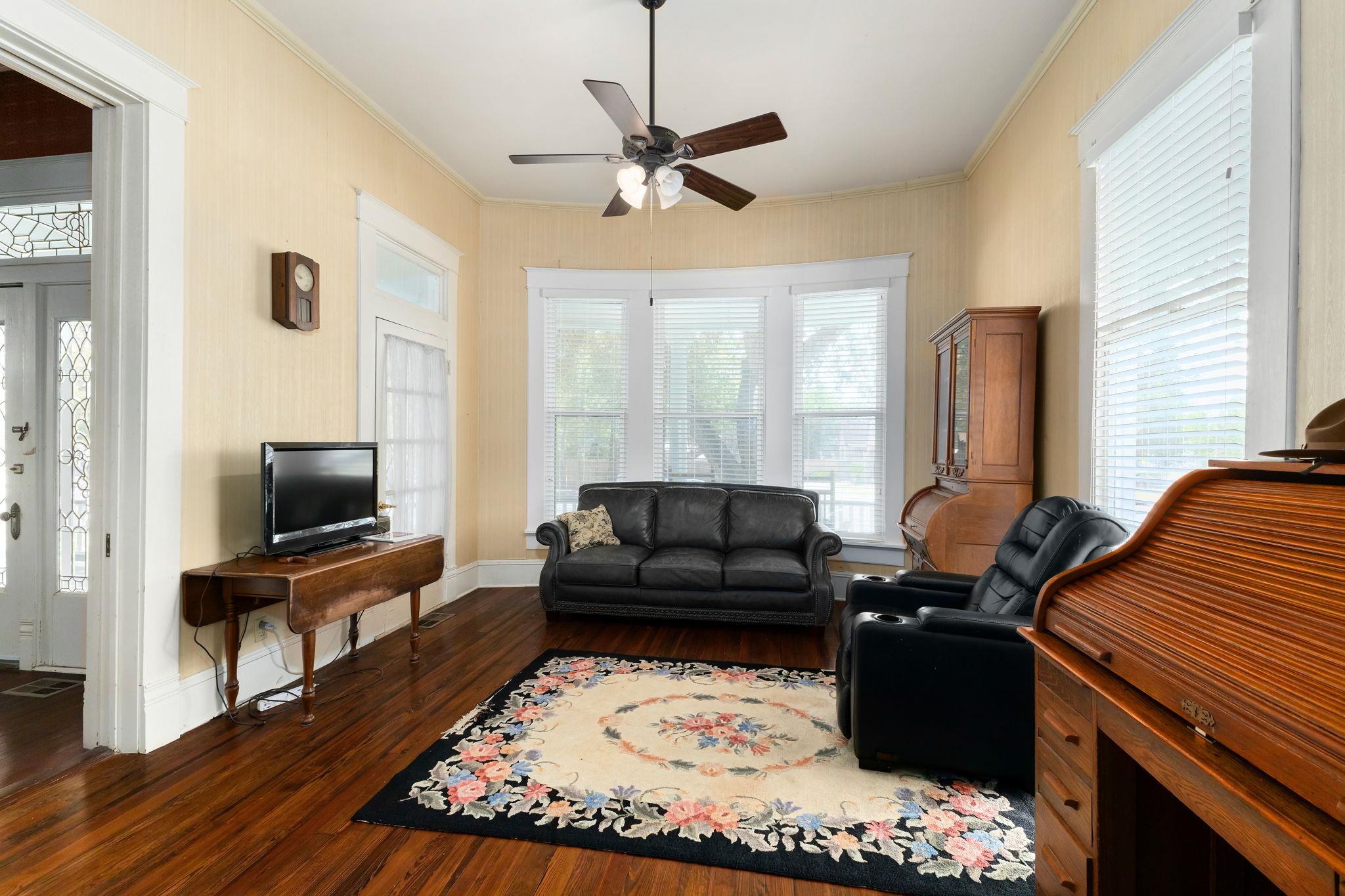 809 Paulus St, Schulenburg, TX 78956