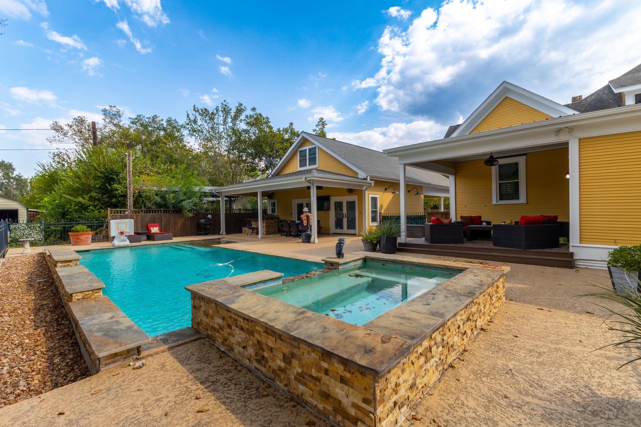 809 Paulus St, Schulenburg, TX 78956