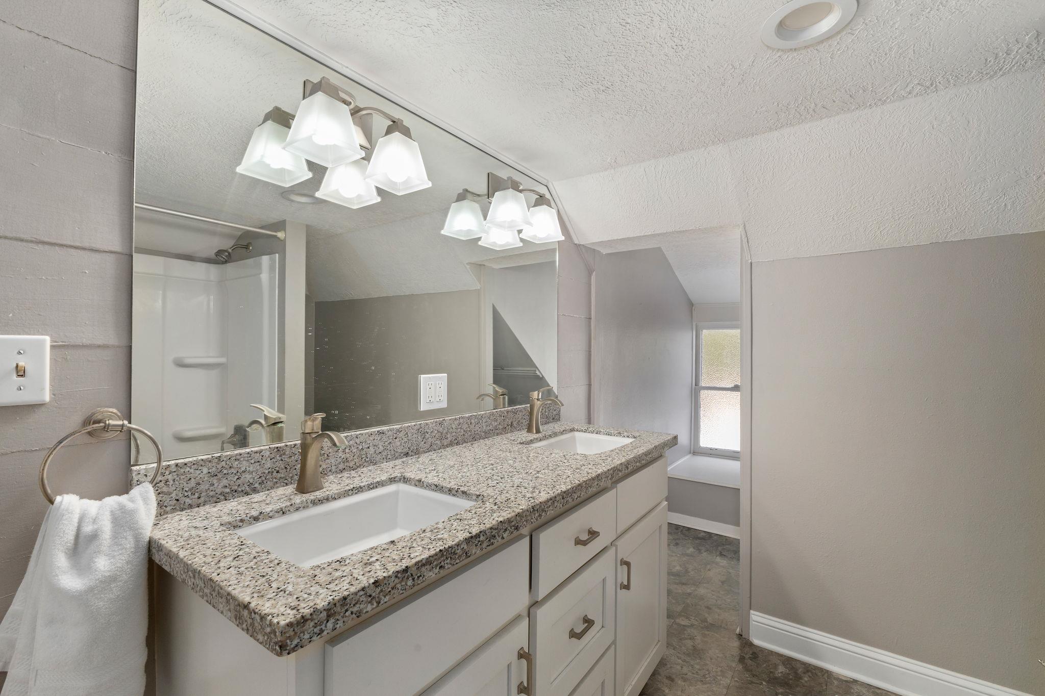 809 Paulus St, Schulenburg, TX 78956