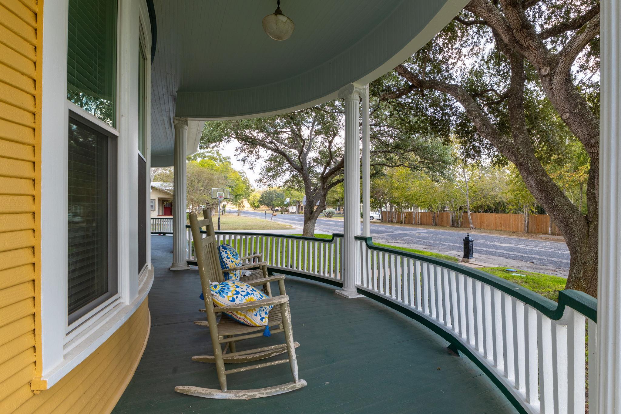 809 Paulus St, Schulenburg, TX 78956