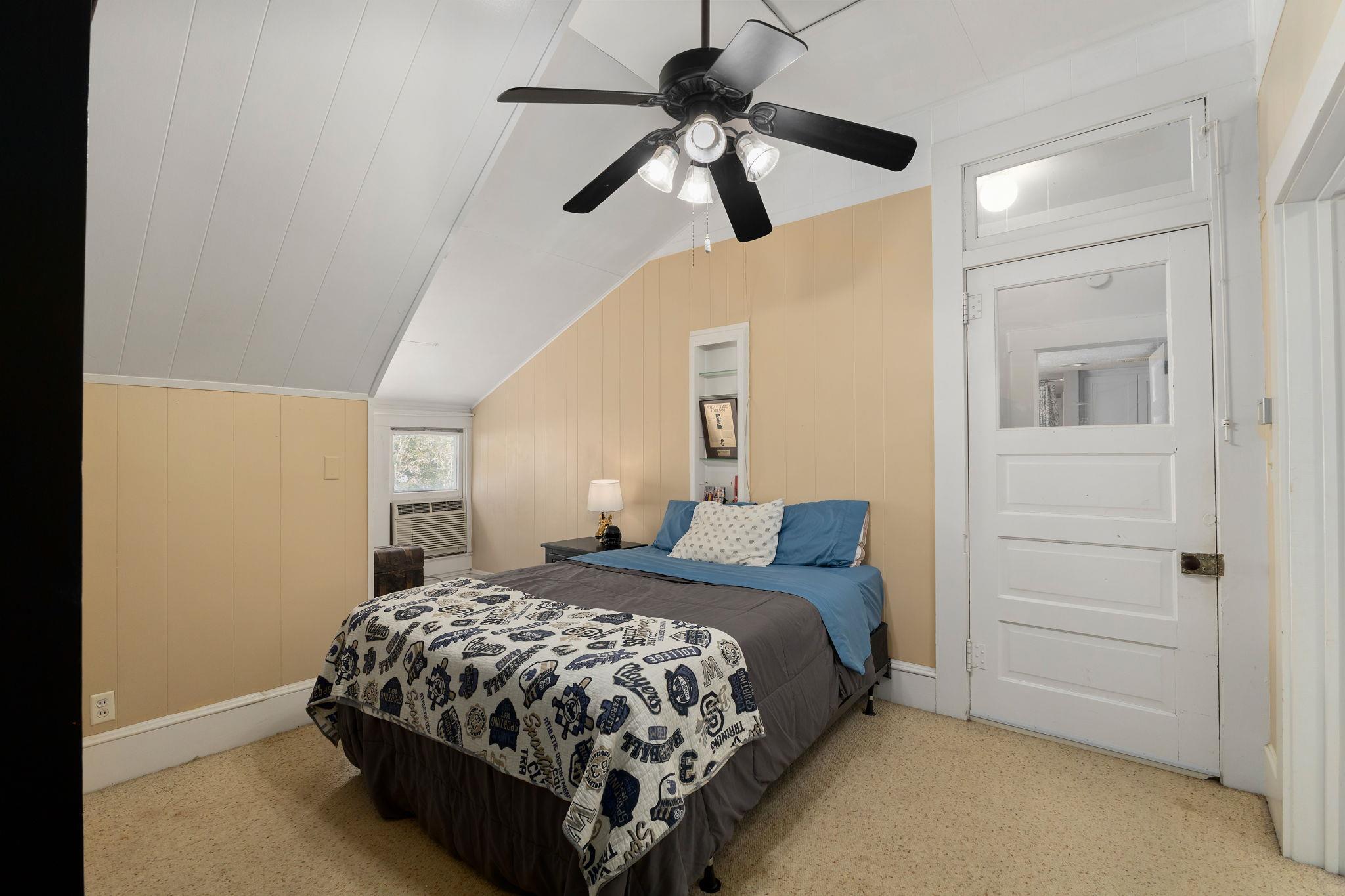 809 Paulus St, Schulenburg, TX 78956