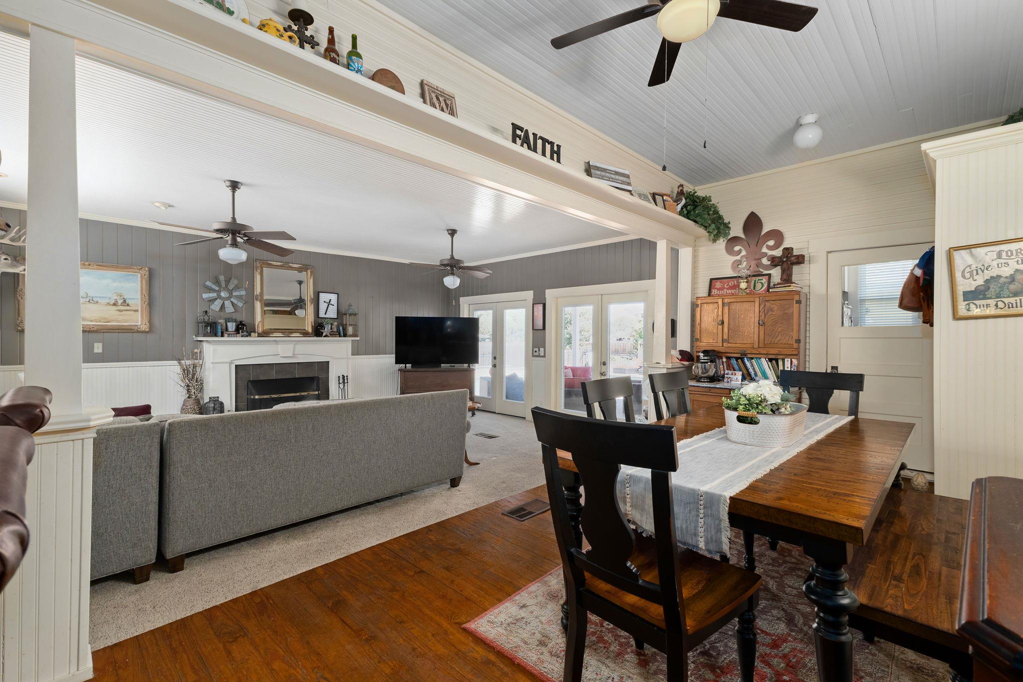 809 Paulus St, Schulenburg, TX 78956