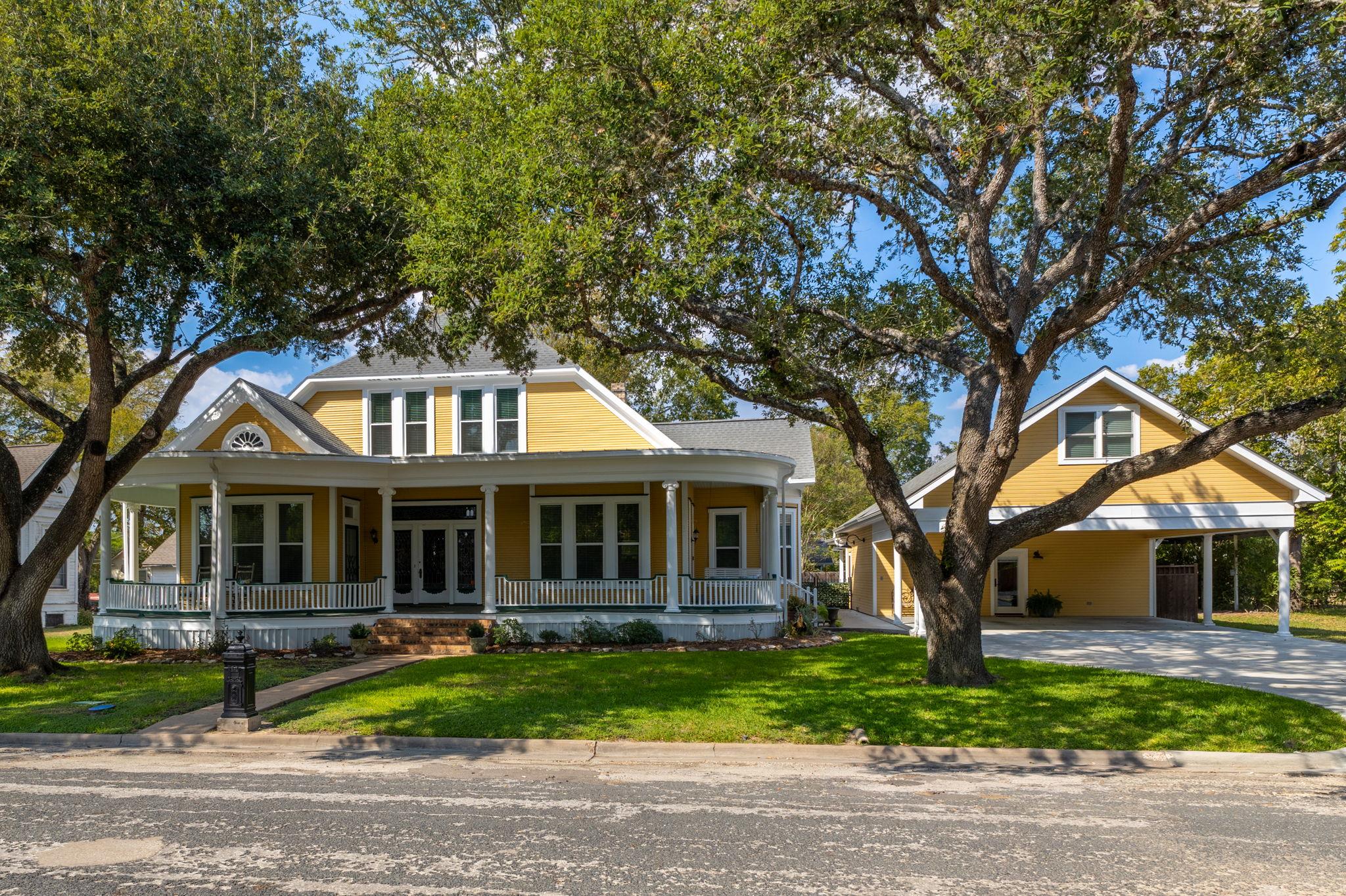 809 Paulus St, Schulenburg, TX 78956