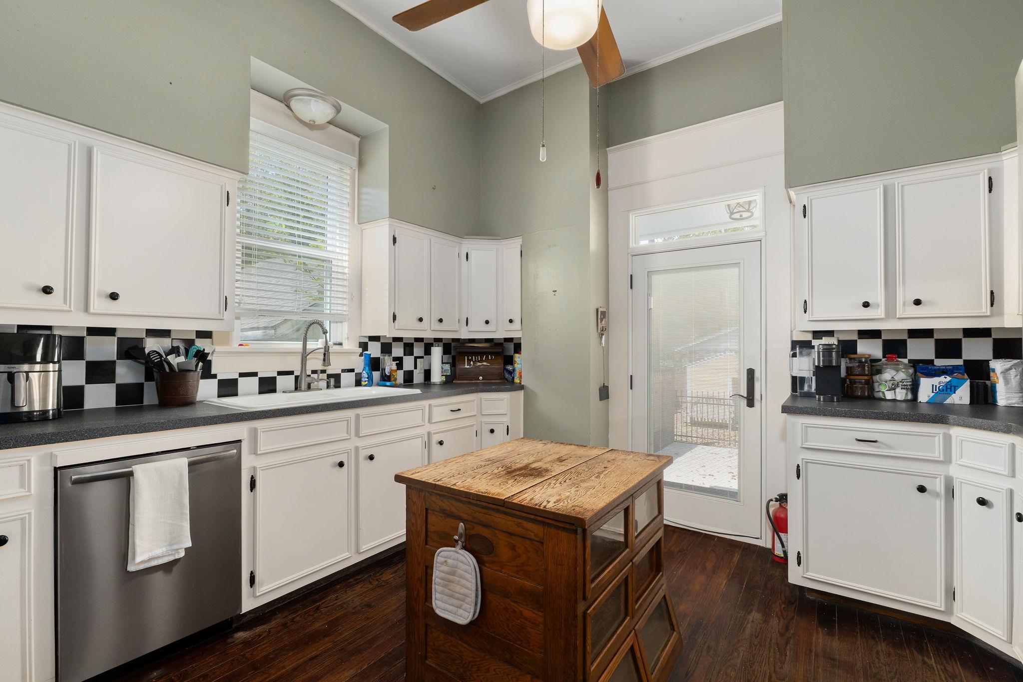 809 Paulus St, Schulenburg, TX 78956