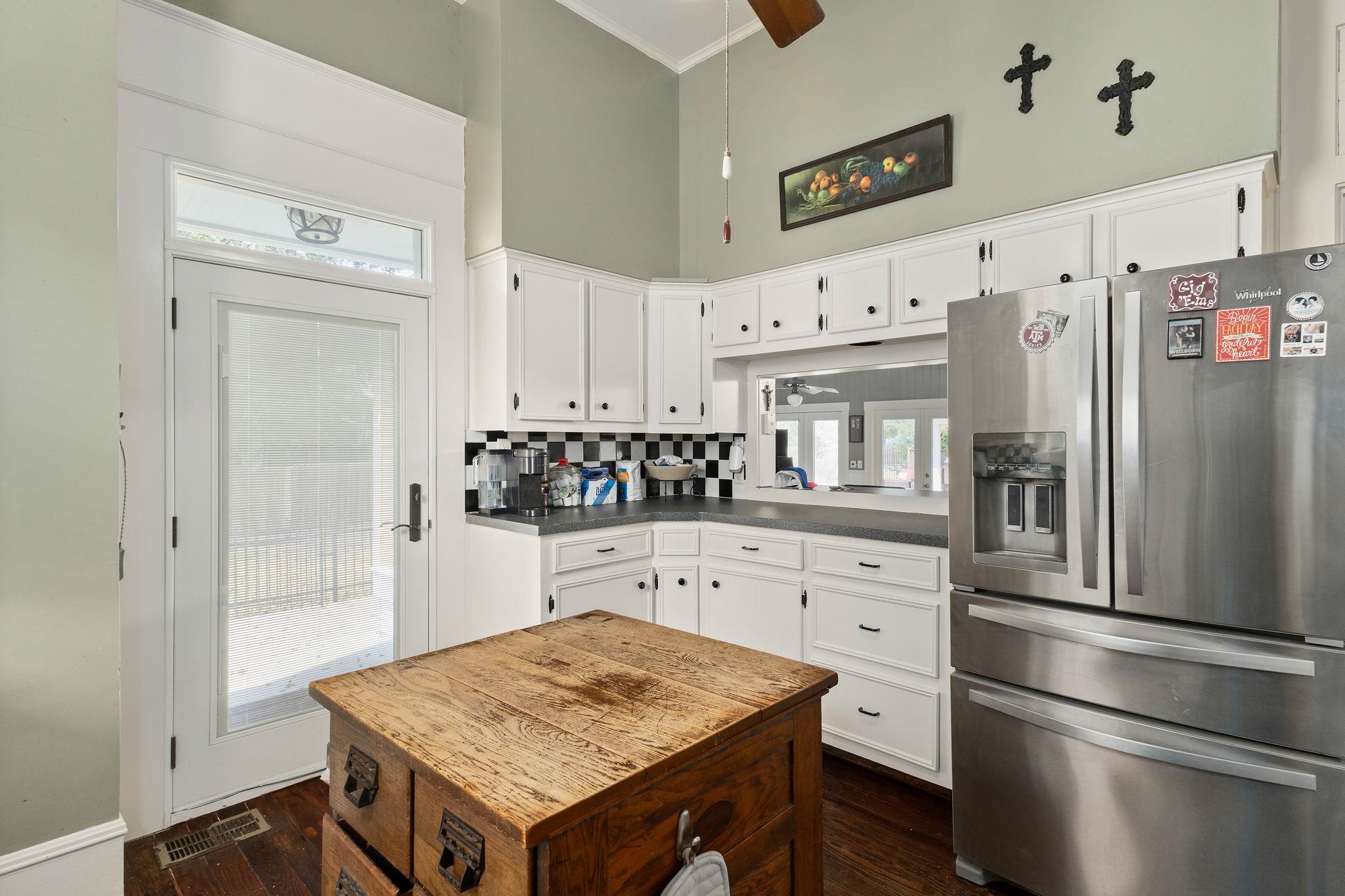 809 Paulus St, Schulenburg, TX 78956