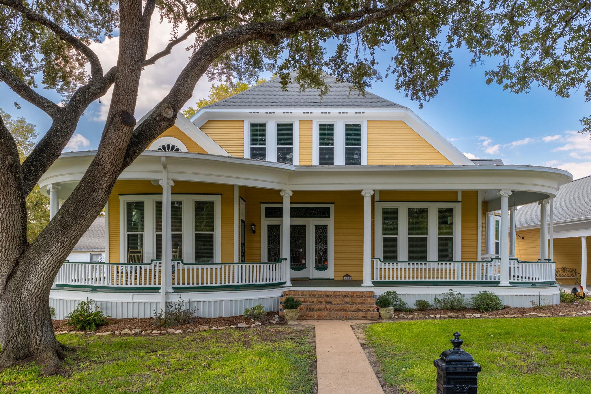 809 Paulus St, Schulenburg, TX 78956