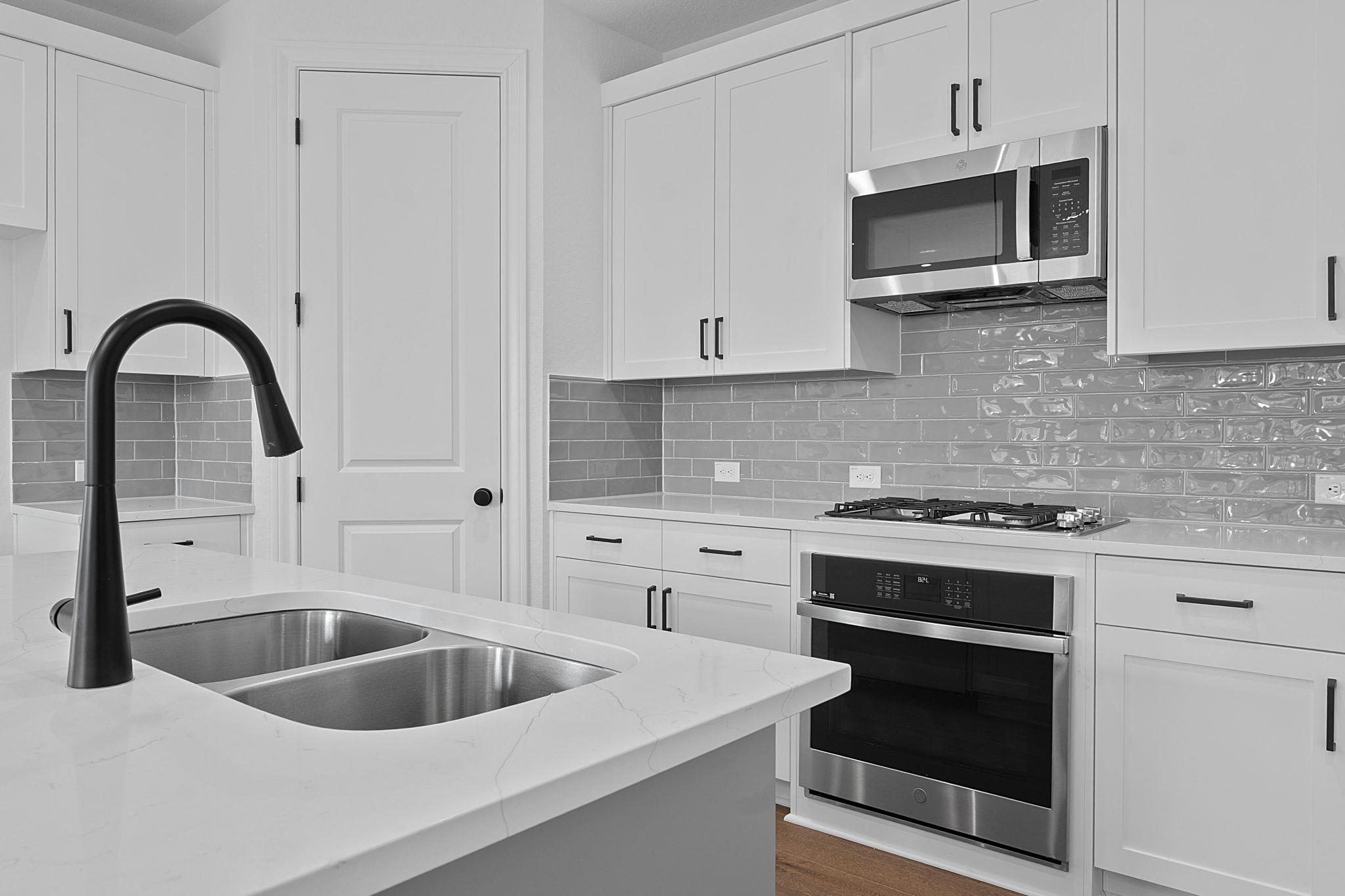 338 Orleanian Dr, Buda, TX 78610