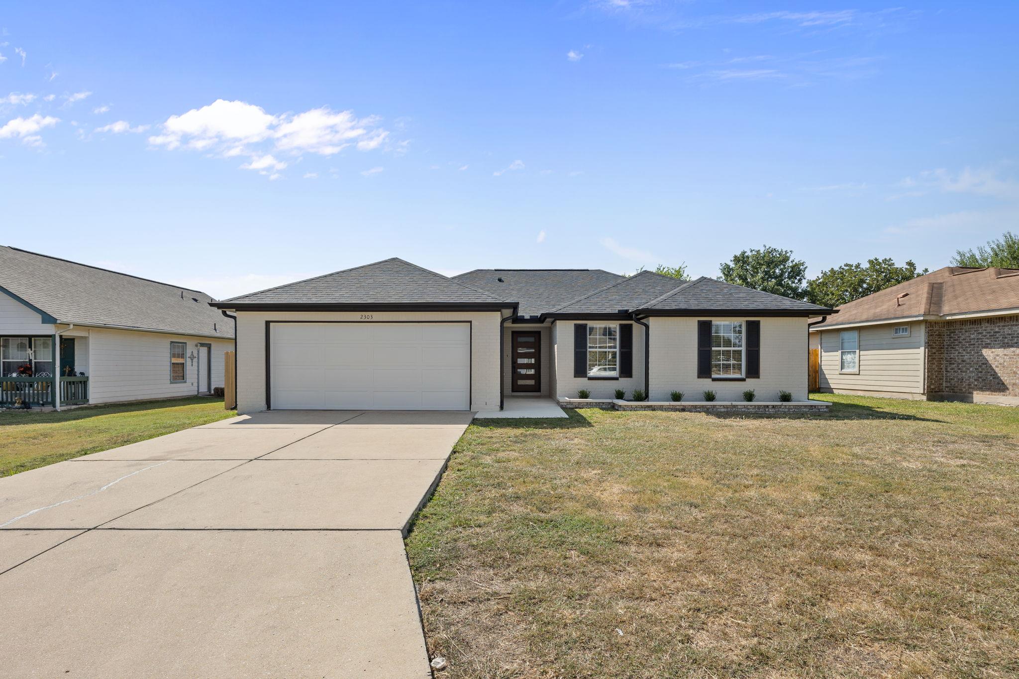 2303 Thomas St, Taylor, TX 76574