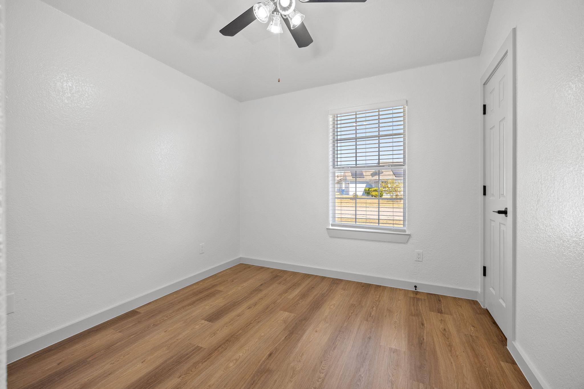 2303 Thomas St, Taylor, TX 76574