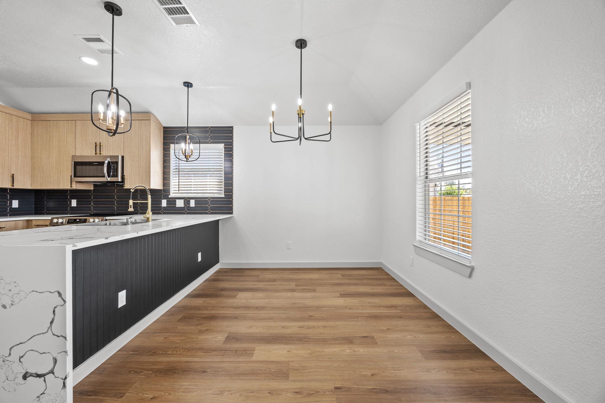 2303 Thomas St, Taylor, TX 76574